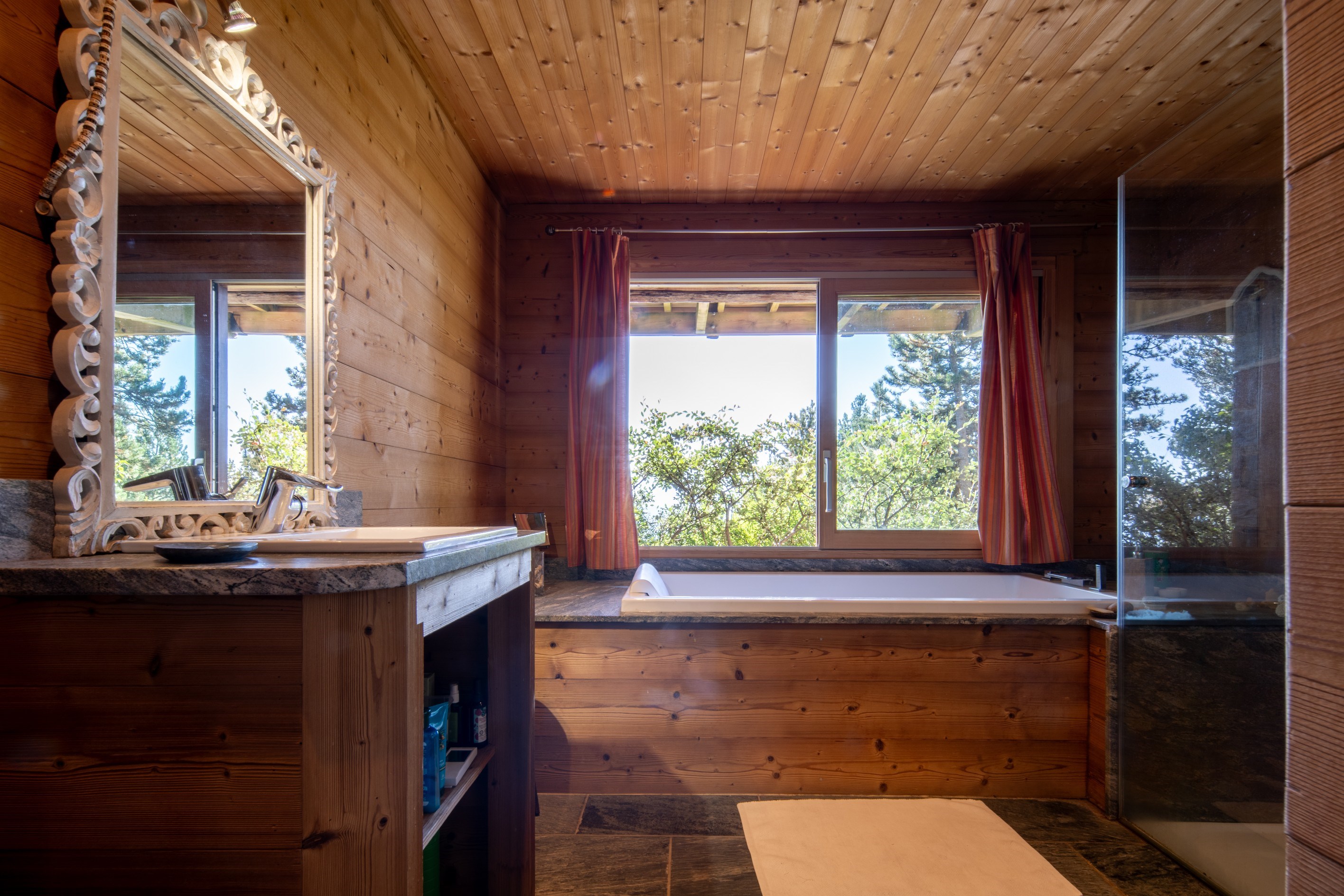  Chalet with lake and mountain views – ski-in / ski-out - 物件實景