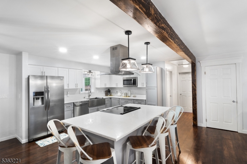Hampton Twp., New Jersey, 07860, United States, 5 Bedrooms Bedrooms, ,3 BathroomsBathrooms,Residential,For Sale,1847031