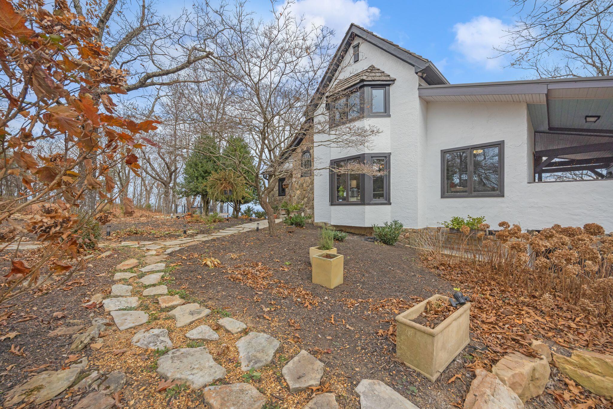 Rising Fawn, Georgia, 30738, United States, 2 Bedrooms Bedrooms, ,2 BathroomsBathrooms,Residential,For Sale,1995389