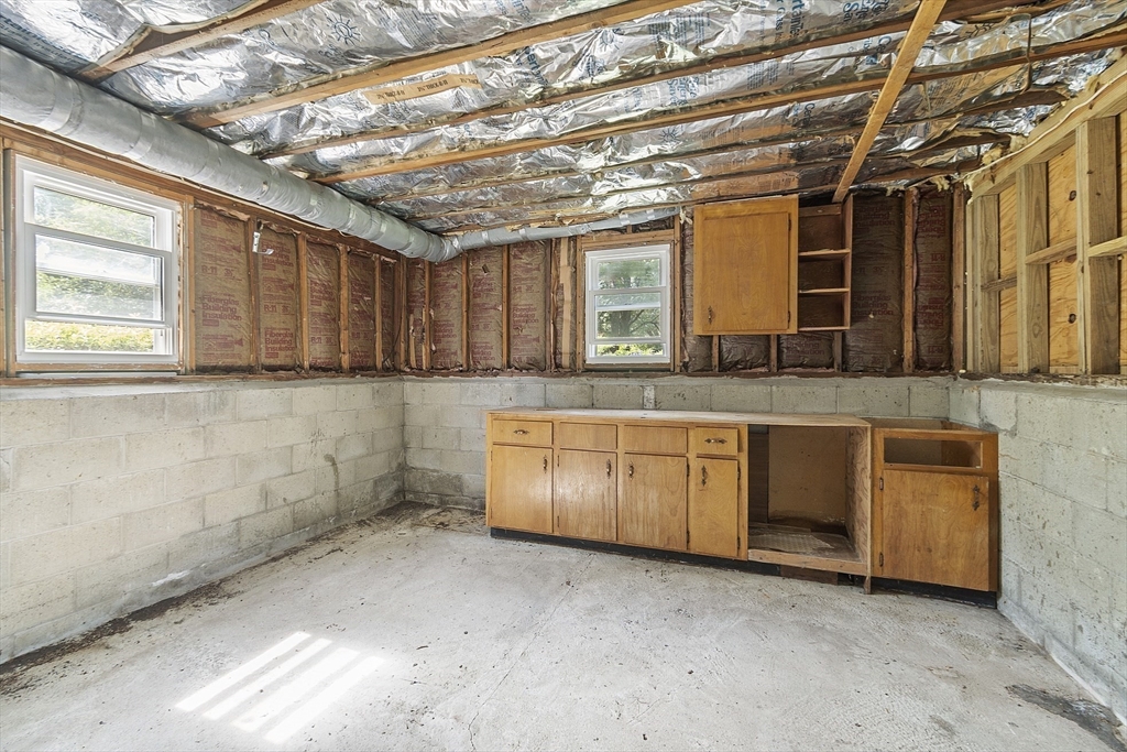 Peabody, Massachusetts, 01960, United States, 4 Bedrooms Bedrooms, ,2 BathroomsBathrooms,Residential,For Sale,1939511
