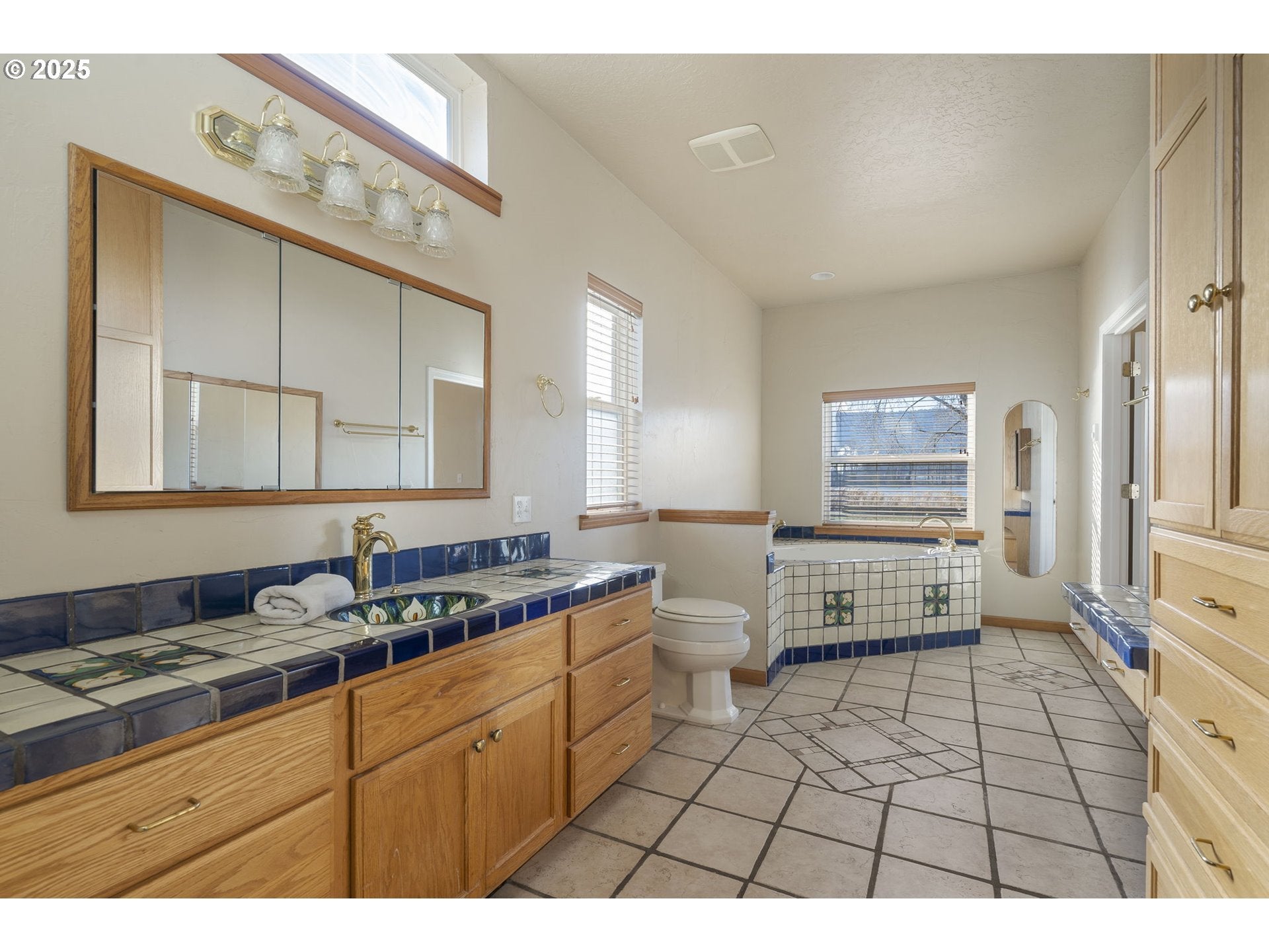 Cathlamet, Washington, 98612, United States, 3 Bedrooms Bedrooms, ,4 BathroomsBathrooms,Residential,For Sale,1975452