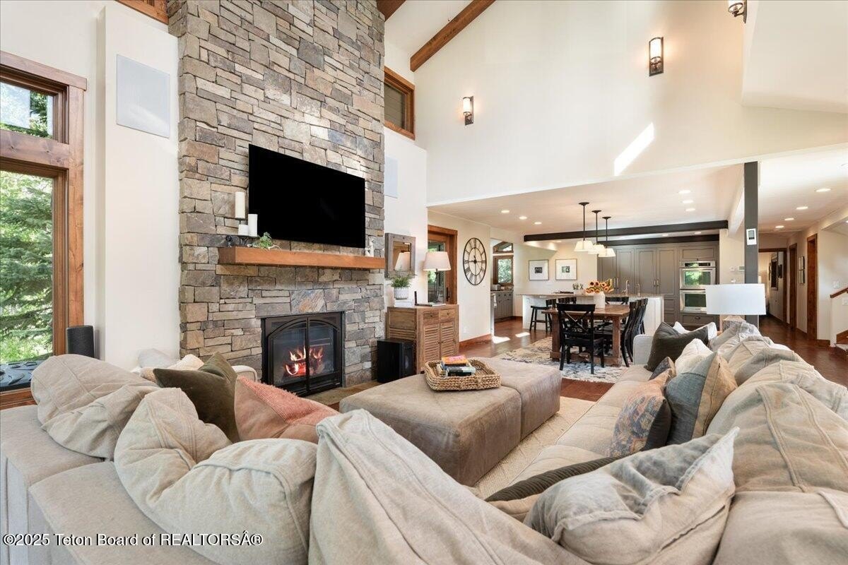 Jackson, Wyoming, 83001, United States, 5 Bedrooms Bedrooms, ,1 BathroomBathrooms,Residential,For Sale,1831130