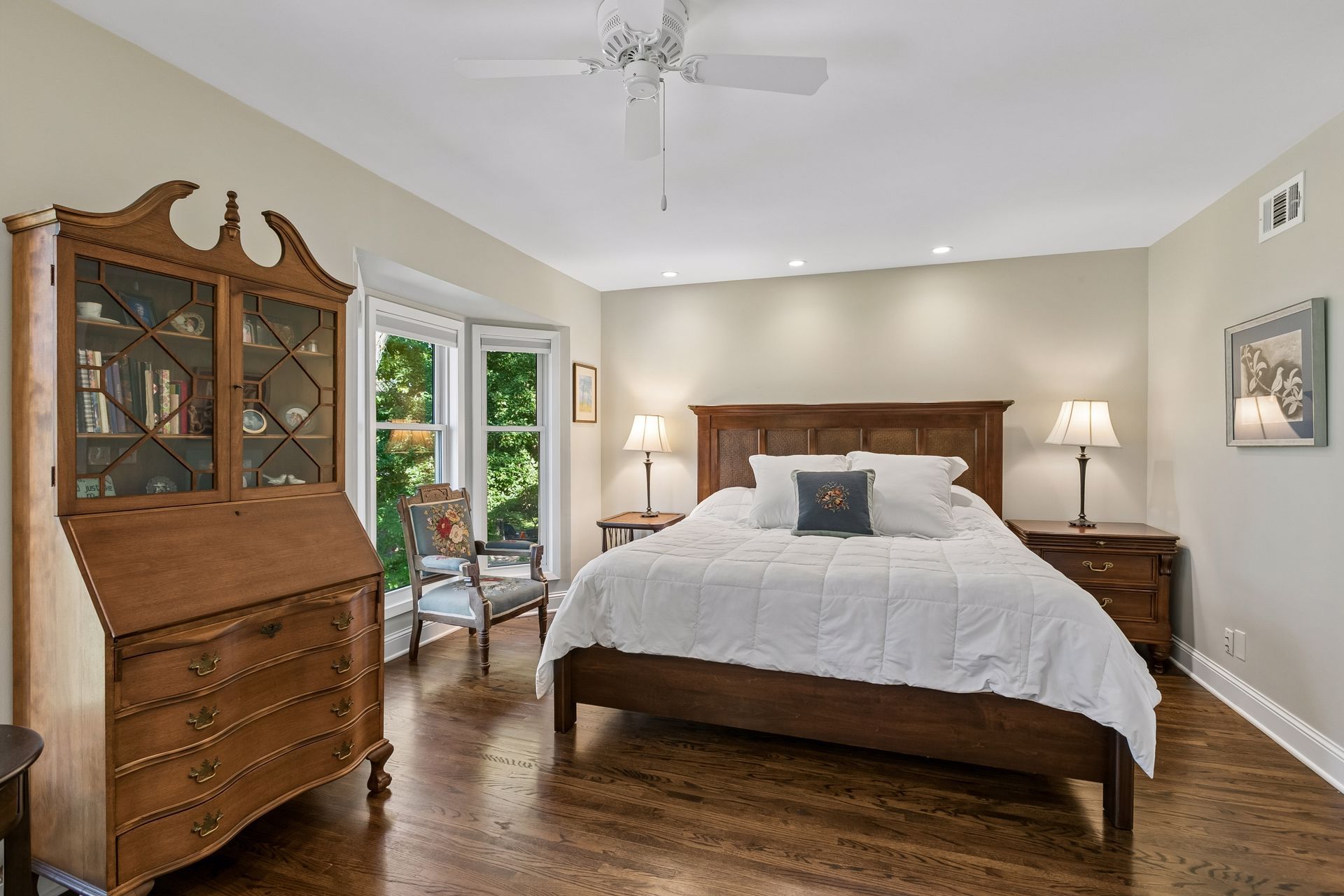  Updated Townhome with Beautiful Green Space Near Lake of the Isles - 物件實景