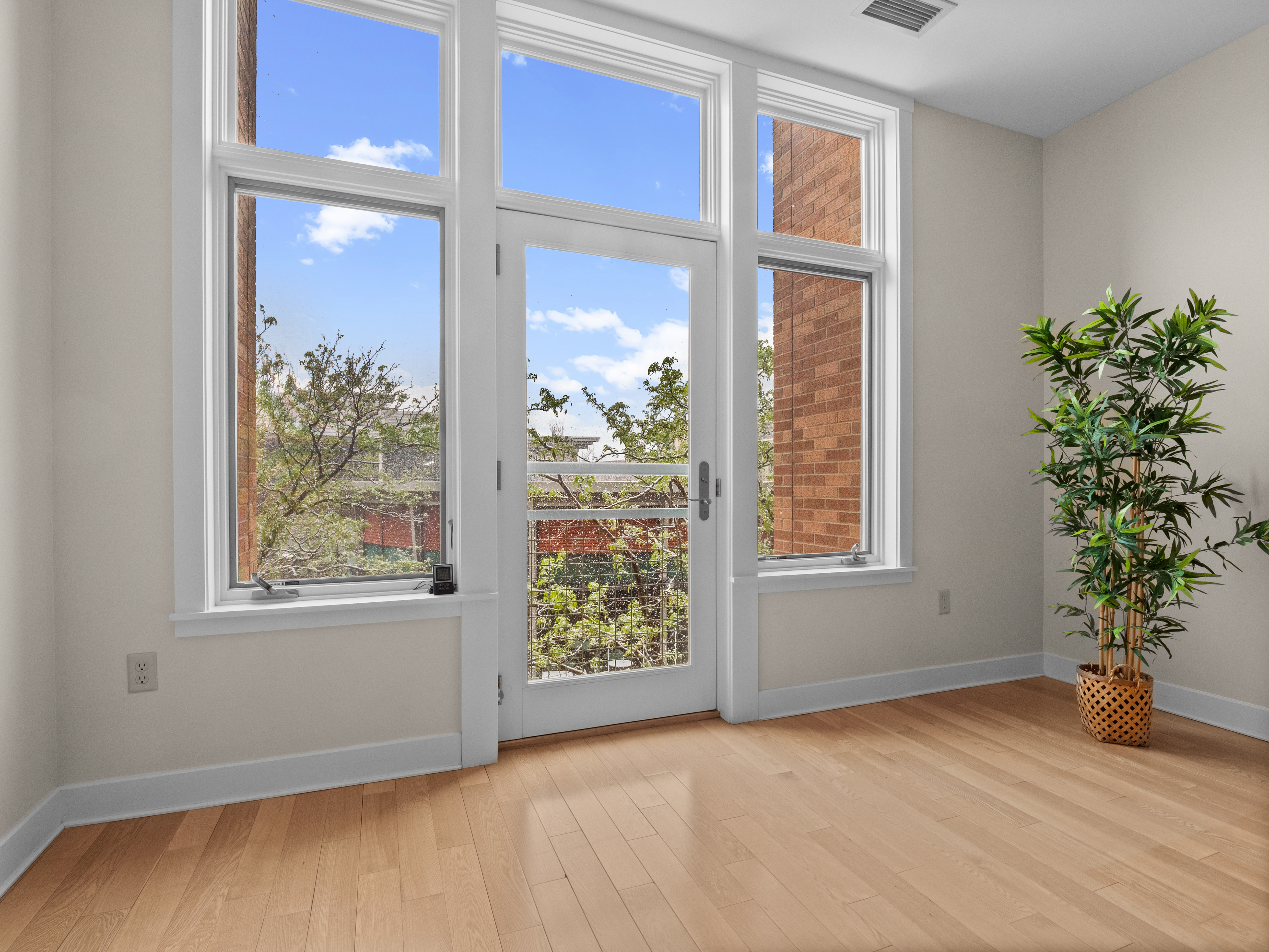  Perfectly positioned in the heart of Belmar’s vibrant downtown district - 物件實景