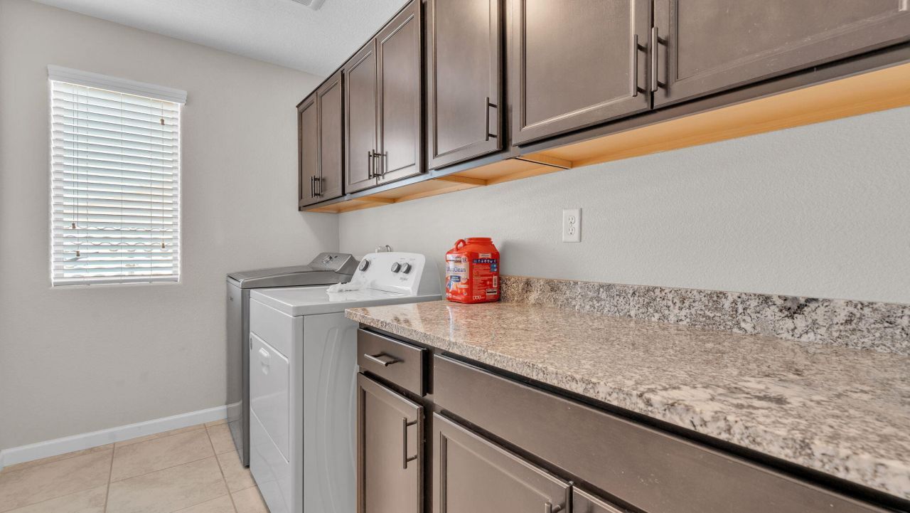 Albuquerque, New Mexico, 87106, United States, 5 Bedrooms Bedrooms, ,4 BathroomsBathrooms,Residential,For Sale,1907467