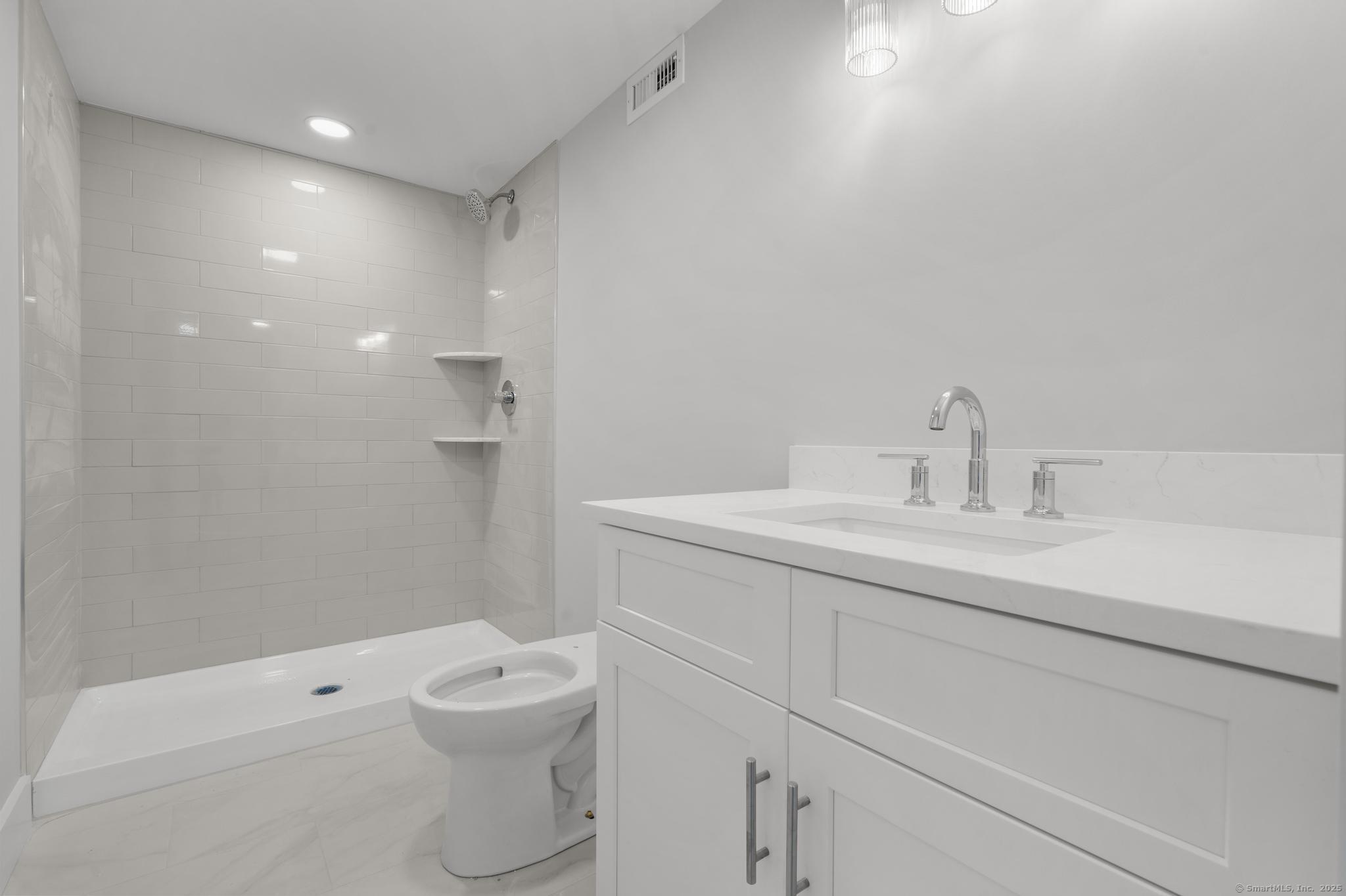 Milford, Connecticut, 06460, United States, 4 Bedrooms Bedrooms, ,4 BathroomsBathrooms,Residential,For Sale,1987652