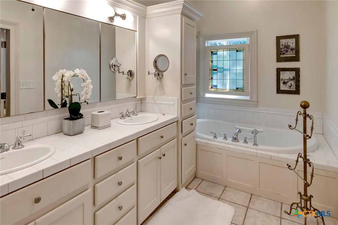 507 S De Leon Street, Victoria, Texas, 77901, United States, 5 Bedrooms Bedrooms, ,5 BathroomsBathrooms,Residential,For Sale,507 S De Leon Street,1612614