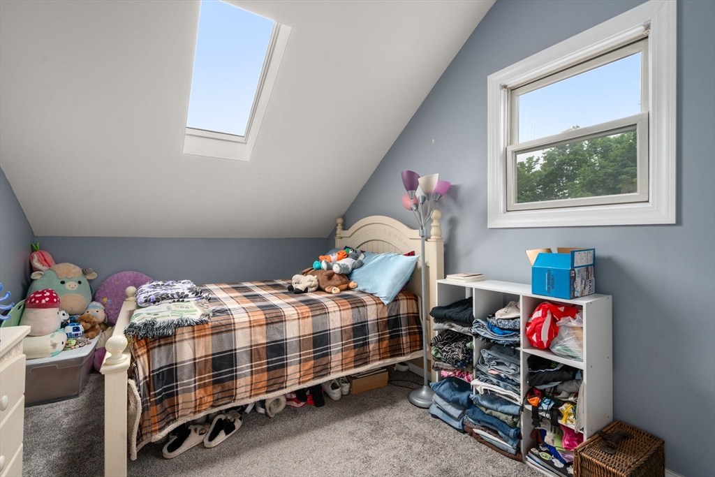 Wakefield, Massachusetts, 01880, United States, 5 Bedrooms Bedrooms, ,3 BathroomsBathrooms,Residential,For Sale,1837062