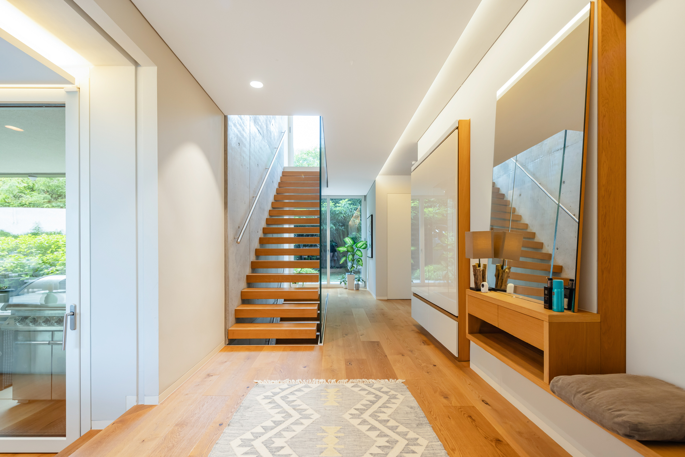  Architecture, Light, and Panoramic Views – A Modern Villa in a Prime Location - 物件實景