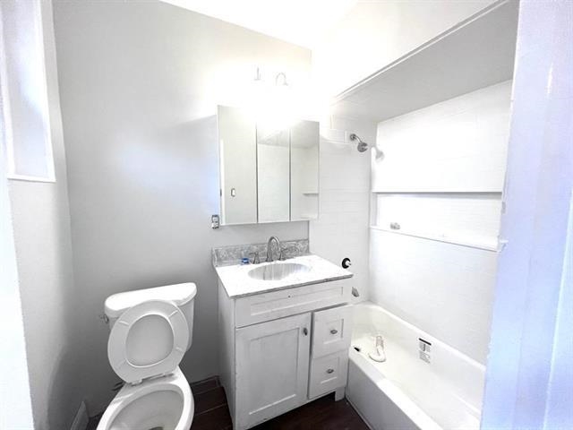 Jersey City, New Jersey, 07306, United States, 6 Bedrooms Bedrooms, ,2 BathroomsBathrooms,Residential,For Sale,1926041