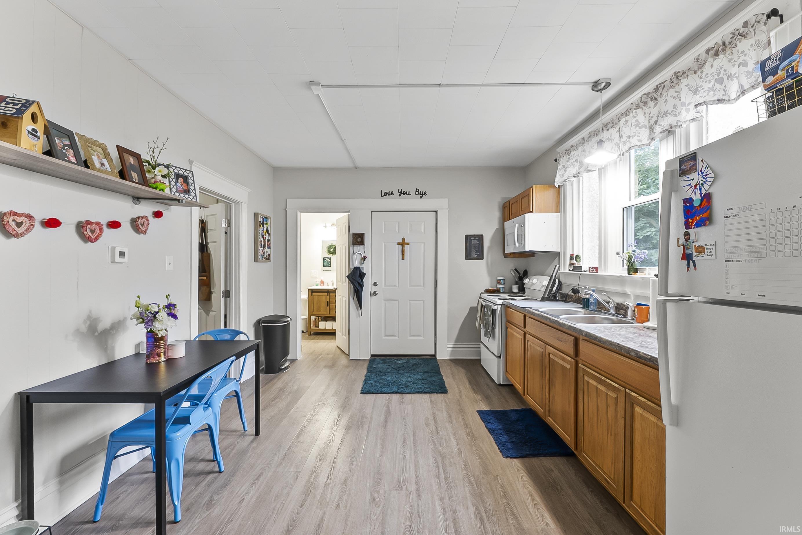Fort Wayne, Indiana, 46805-3241, United States, 6 Bedrooms Bedrooms, ,4 BathroomsBathrooms,Residential,For Sale,1923084