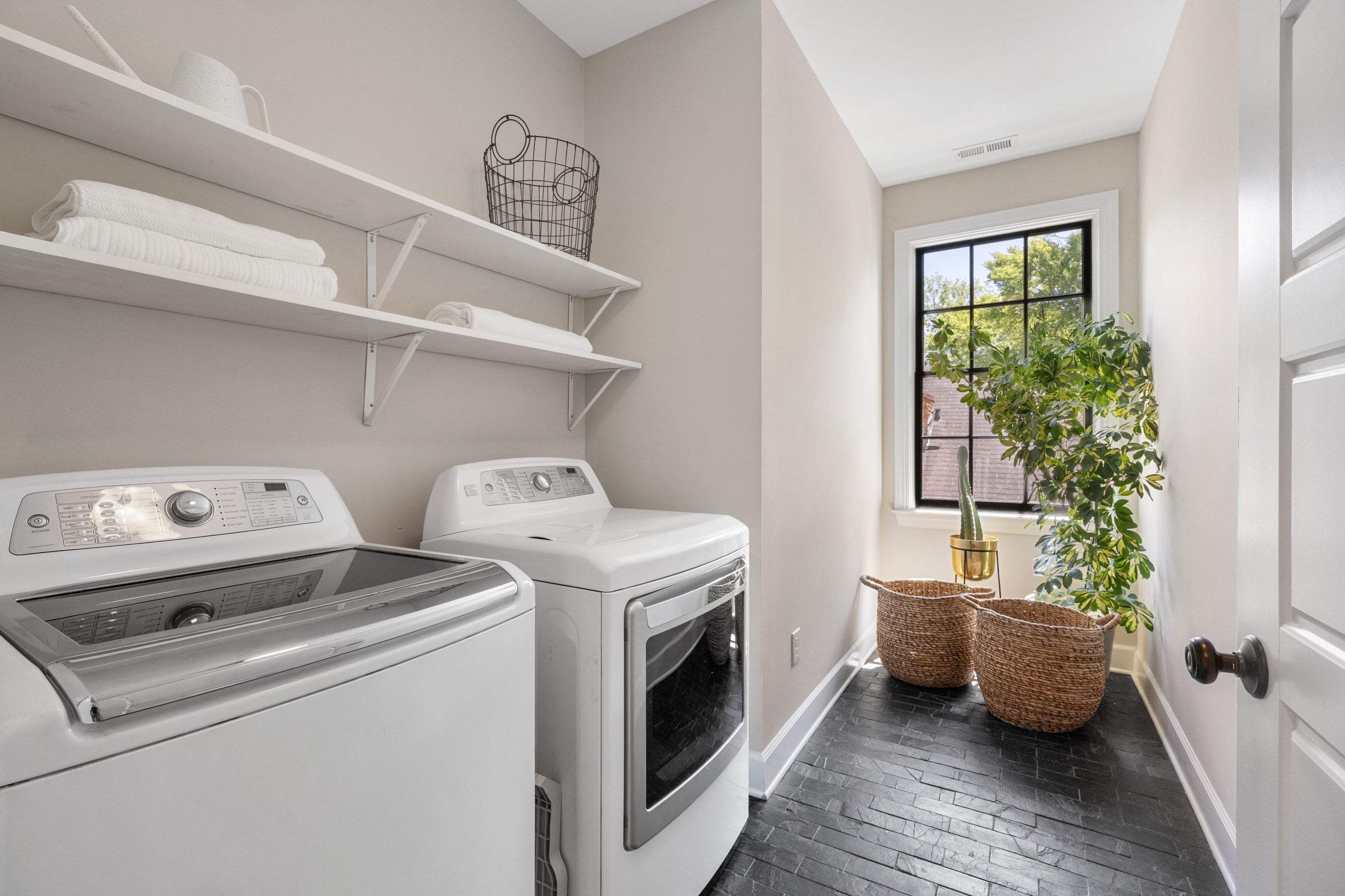  Nearly New Expertly Designed Kirkwood Home - 物件實景