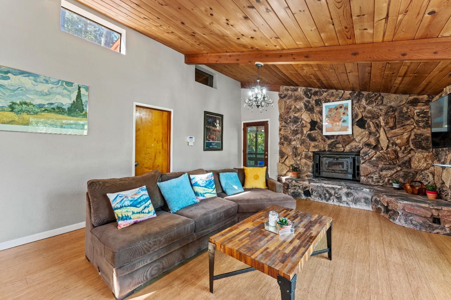 Colfax, California, 95713, United States, 3 Bedrooms Bedrooms, ,2 BathroomsBathrooms,Residential,For Sale,1940988