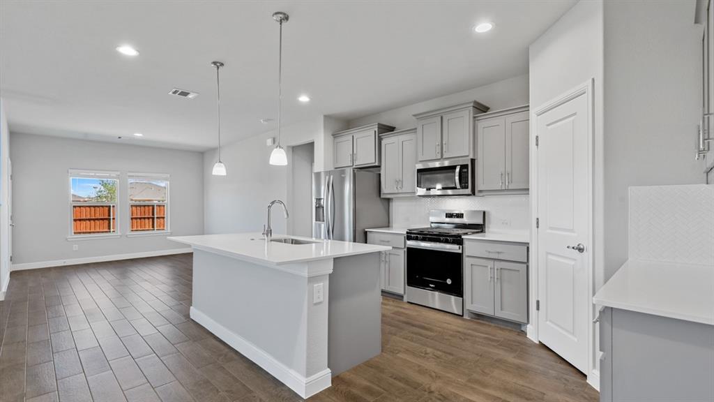 Mansfield, Texas, 76063, United States, 5 Bedrooms Bedrooms, ,3 BathroomsBathrooms,Residential,For Sale,1937196