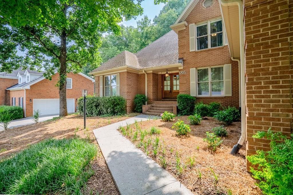 DALTON, Georgia, 30720, United States, 5 Bedrooms Bedrooms, ,4 BathroomsBathrooms,Residential,For Sale,1847169