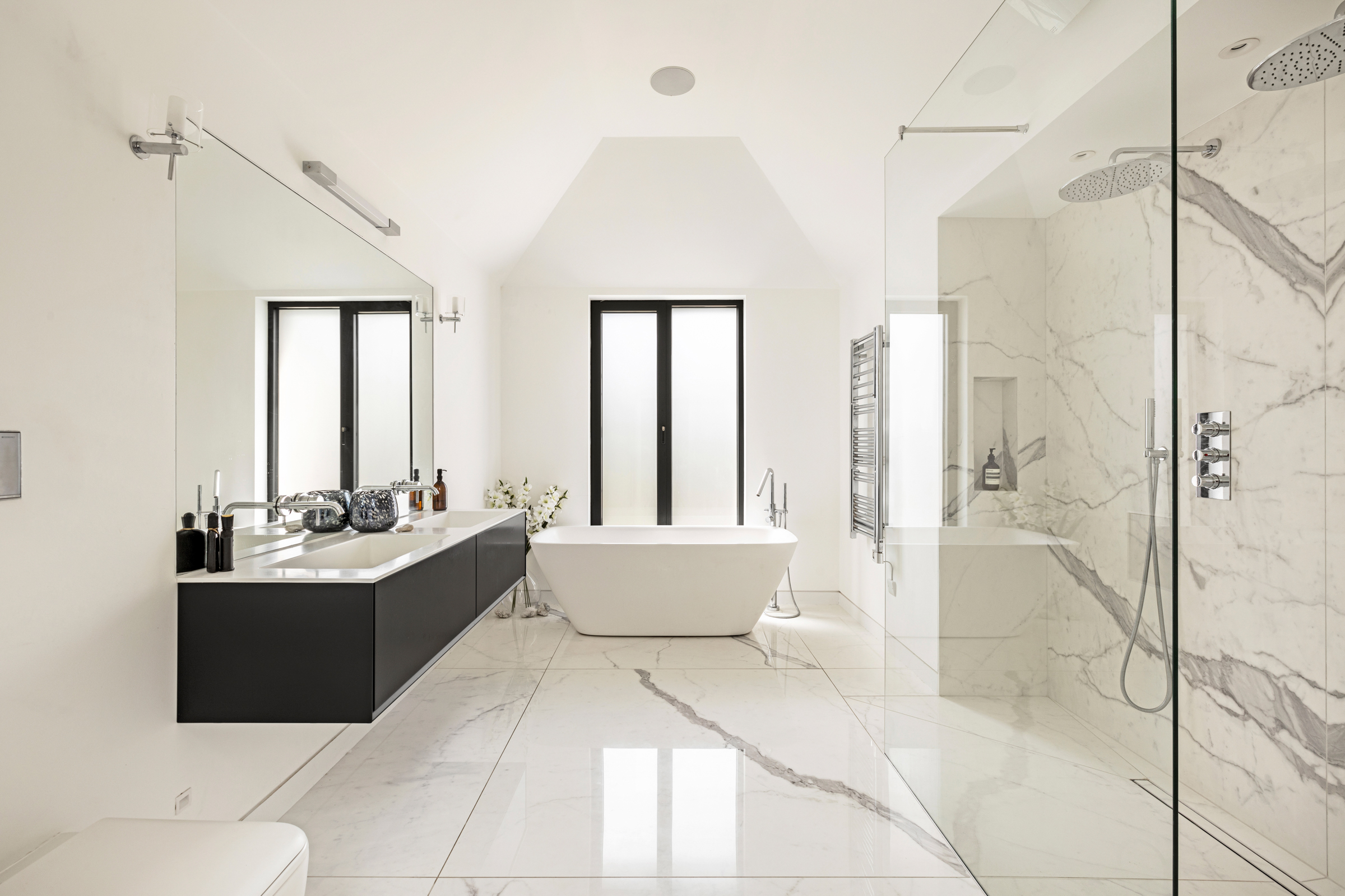  A seven-bedroom contemporary house built around a century-old olive tree - 物件實景