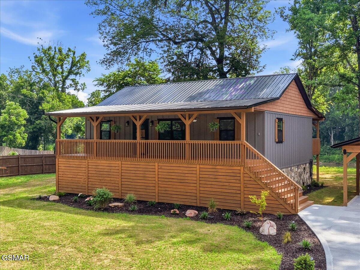 Newport, Tennessee, 37821, United States, 2 Bedrooms Bedrooms, ,2 BathroomsBathrooms,Residential,For Sale,2031504