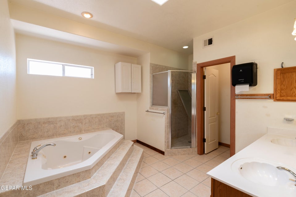 El Paso, Texas, 79934, United States, 4 Bedrooms Bedrooms, ,4 BathroomsBathrooms,Residential,For Sale,1978483