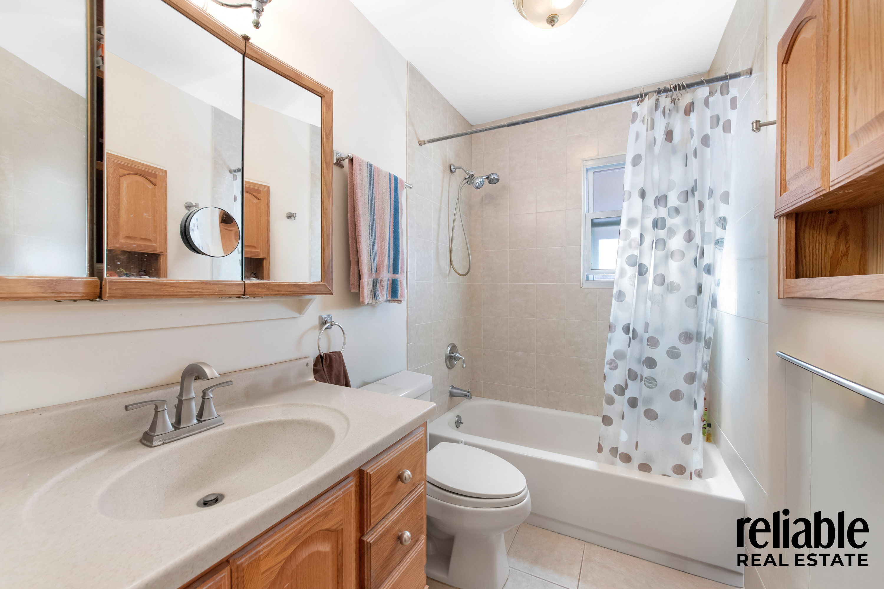 Bayside, New York, 11361, United States, 3 Bedrooms Bedrooms, ,3 BathroomsBathrooms,Residential,For Sale,1942287