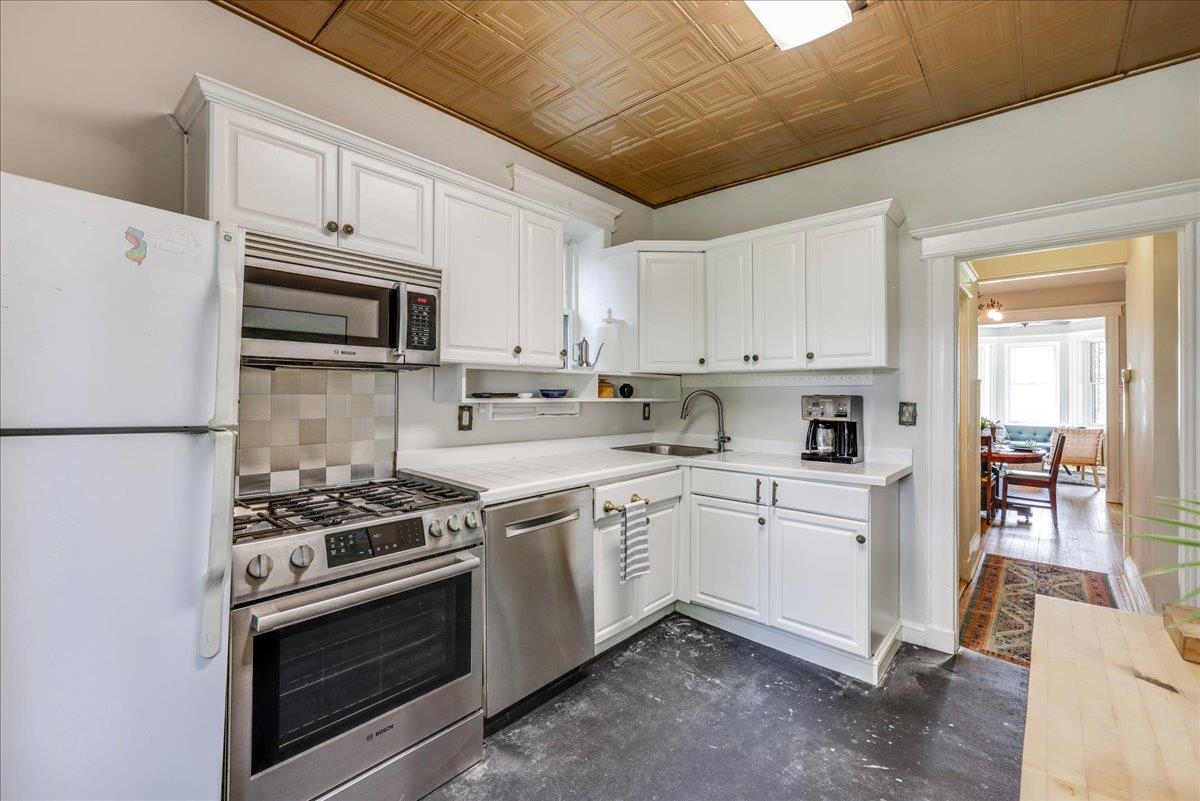 Jersey City, New Jersey, 07307, United States, 5 Bedrooms Bedrooms, ,2 BathroomsBathrooms,Residential,For Sale,1988239