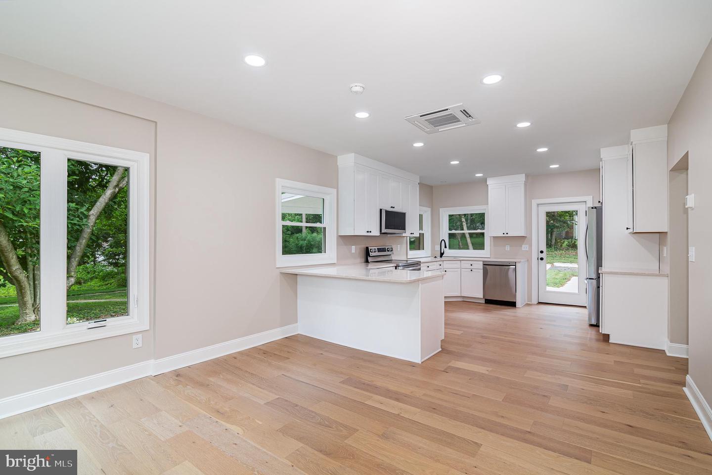 Harrisburg, Pennsylvania, 17112, United States, 5 Bedrooms Bedrooms, ,3 BathroomsBathrooms,Residential,For Sale,1890402