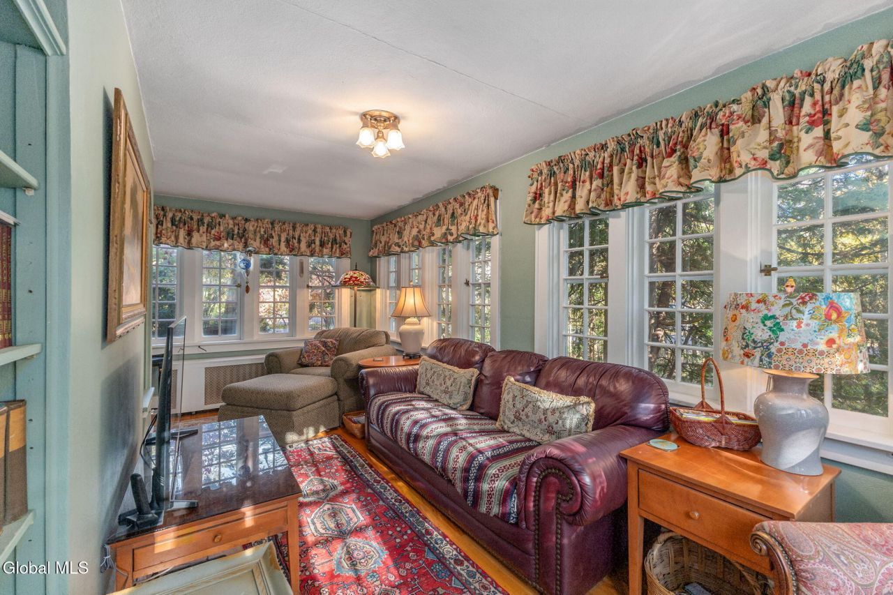 Niskayuna, New York, 12309, United States, 5 Bedrooms Bedrooms, ,3 BathroomsBathrooms,Residential,For Sale,1988361