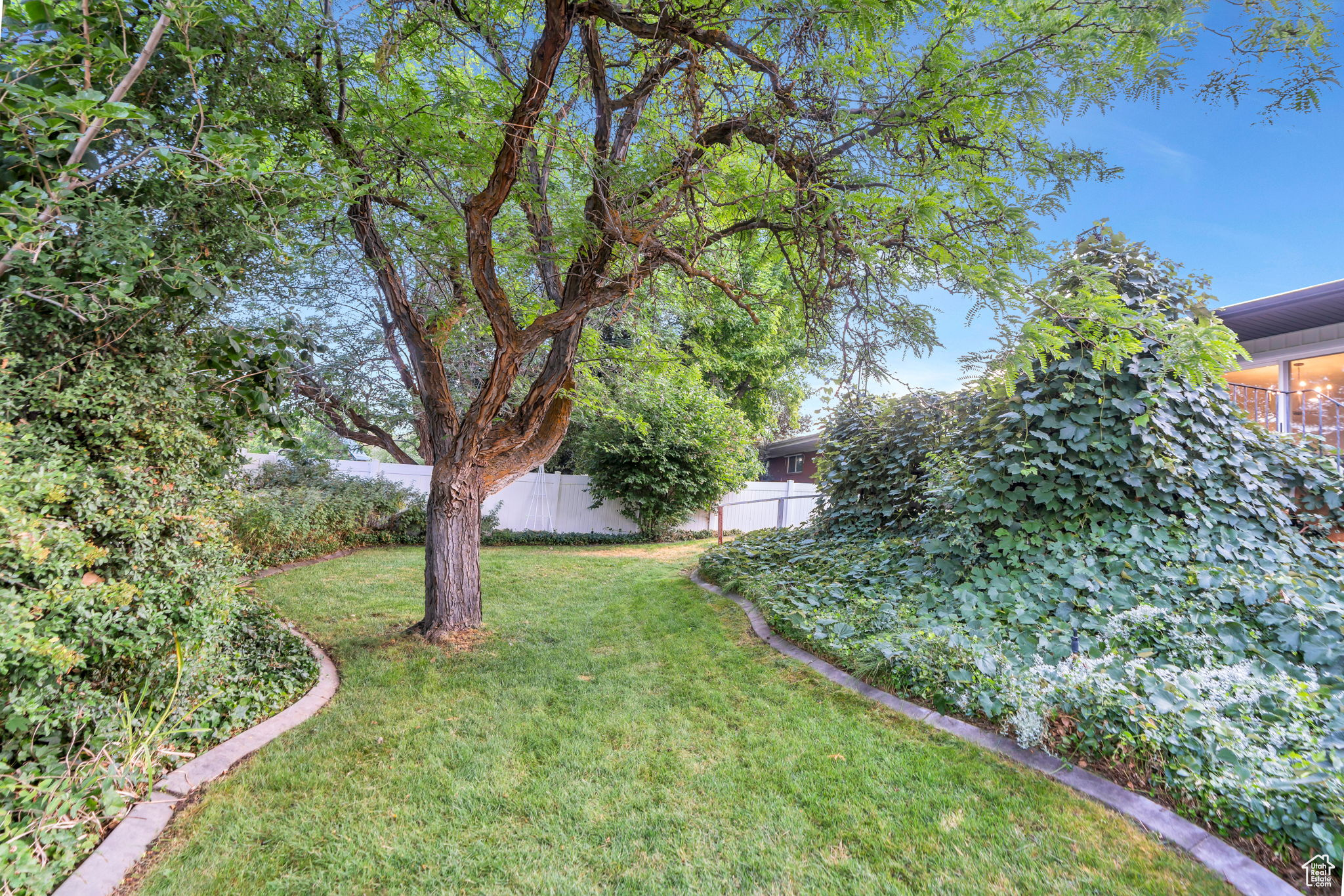 Provo, Utah, 84604, United States, 7 Bedrooms Bedrooms, ,2 BathroomsBathrooms,Residential,For Sale,1912581