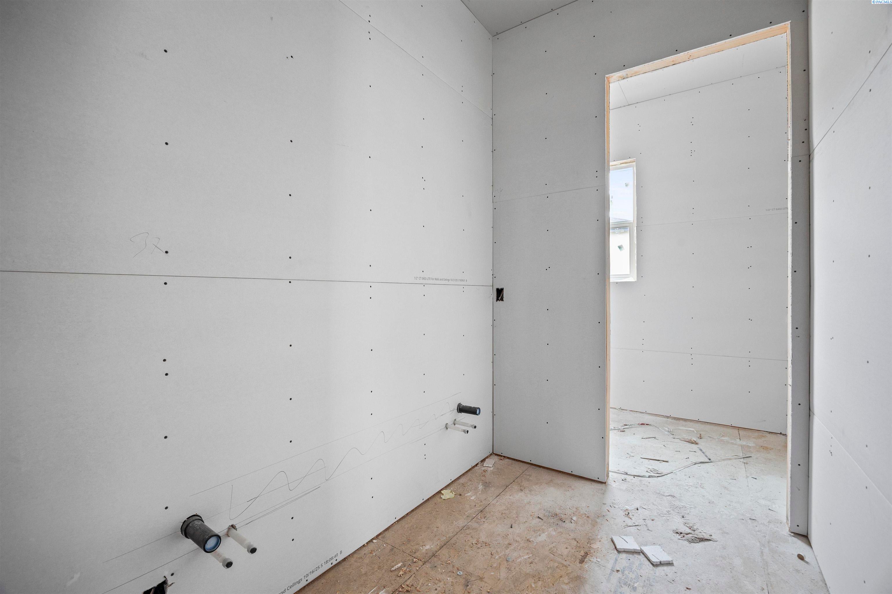 Pasco, Washington, 99301, United States, 4 Bedrooms Bedrooms, ,2 BathroomsBathrooms,Residential,For Sale,1978072