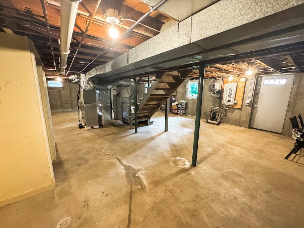 Westerly, Rhode Island, 02891, United States, 3 Bedrooms Bedrooms, ,2 BathroomsBathrooms,Residential,For Sale,1958331