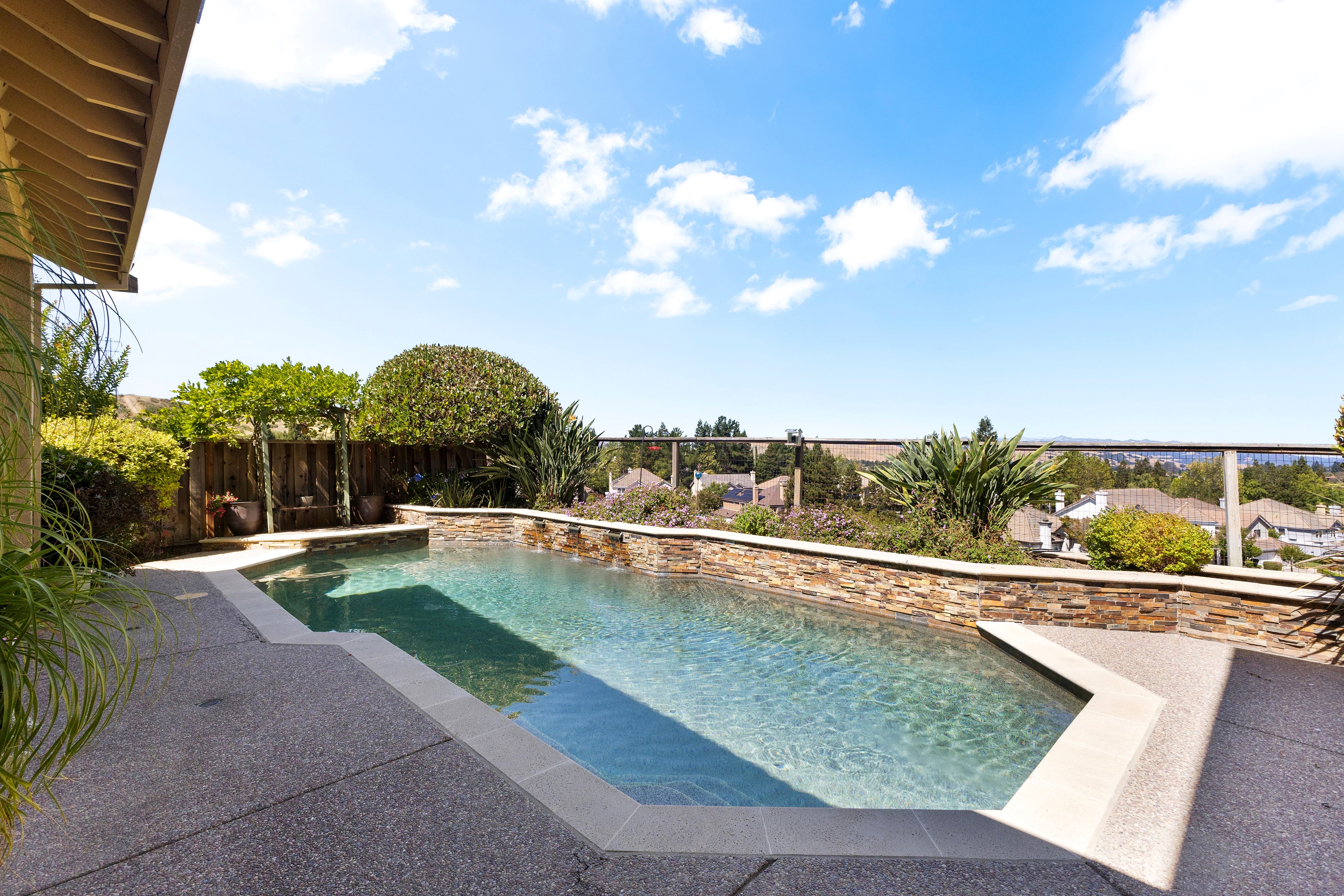  Award-Winning Curb Appeal with Spectacular Sunset Views - 物件實景