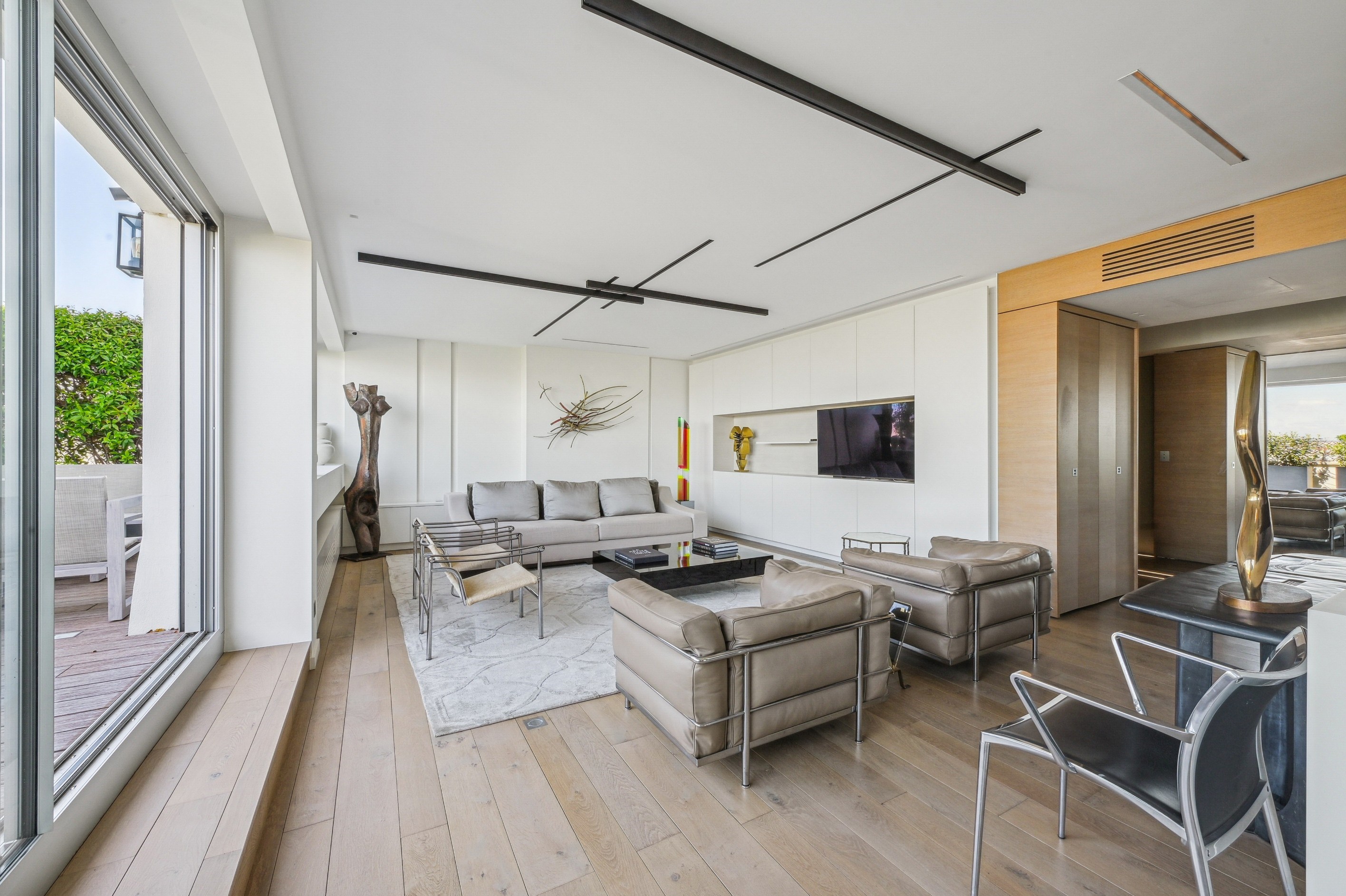  Elegant Pied-à-Terre with Expansive Terrace in Victor Hugo District - 物件實景