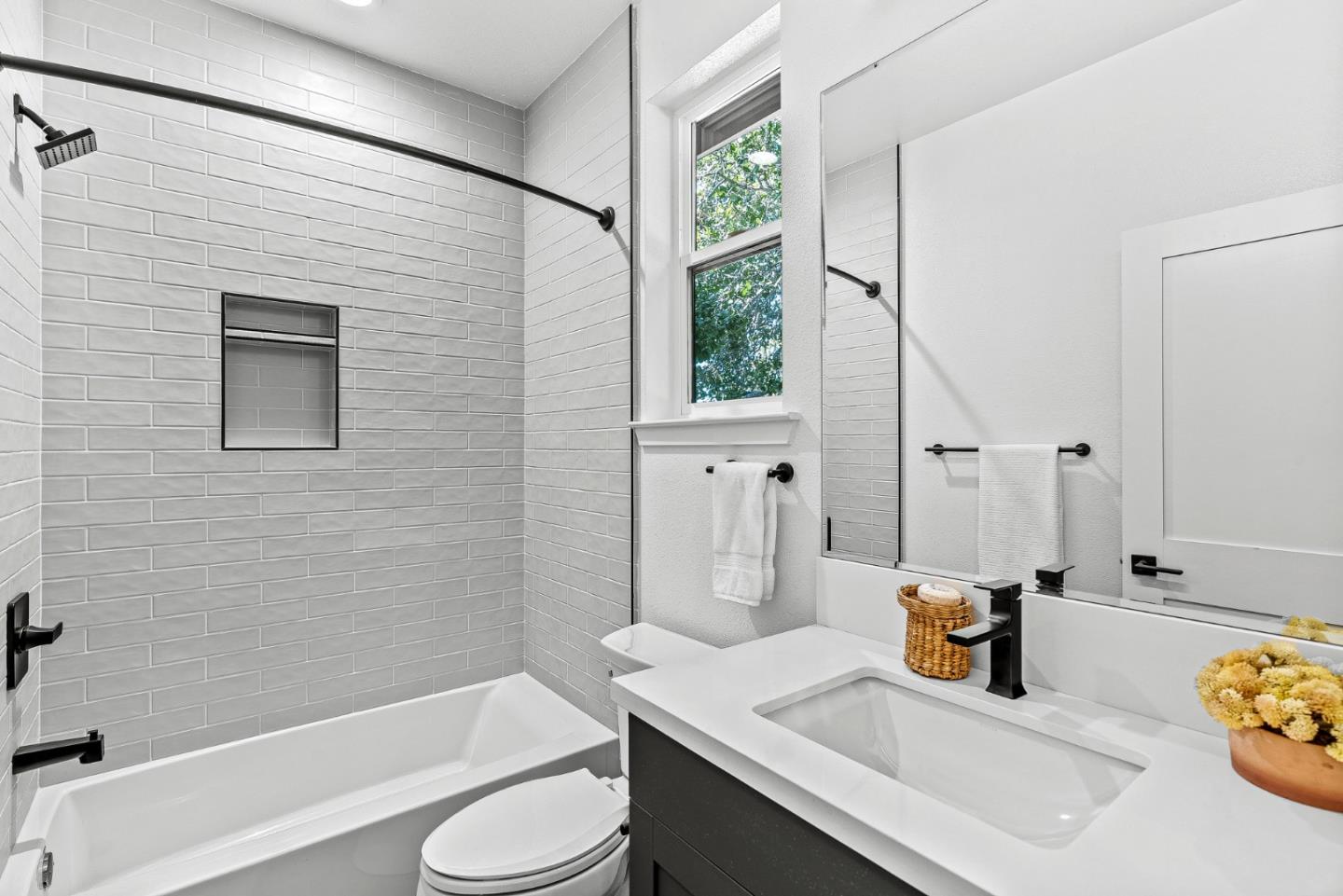 Redwood City, California, 94061, United States, 4 Bedrooms Bedrooms, ,4 BathroomsBathrooms,Residential,For Sale,1987613