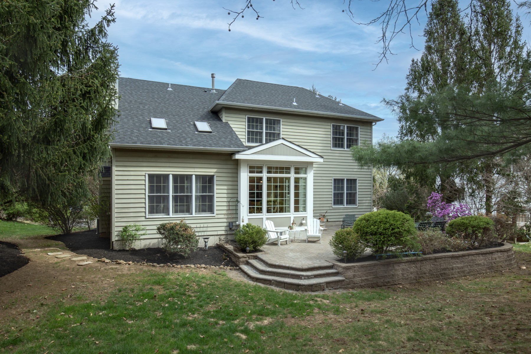  Thoughtfully Designed Living Space Balances Luxury and Everyday Functionality - 物件實景