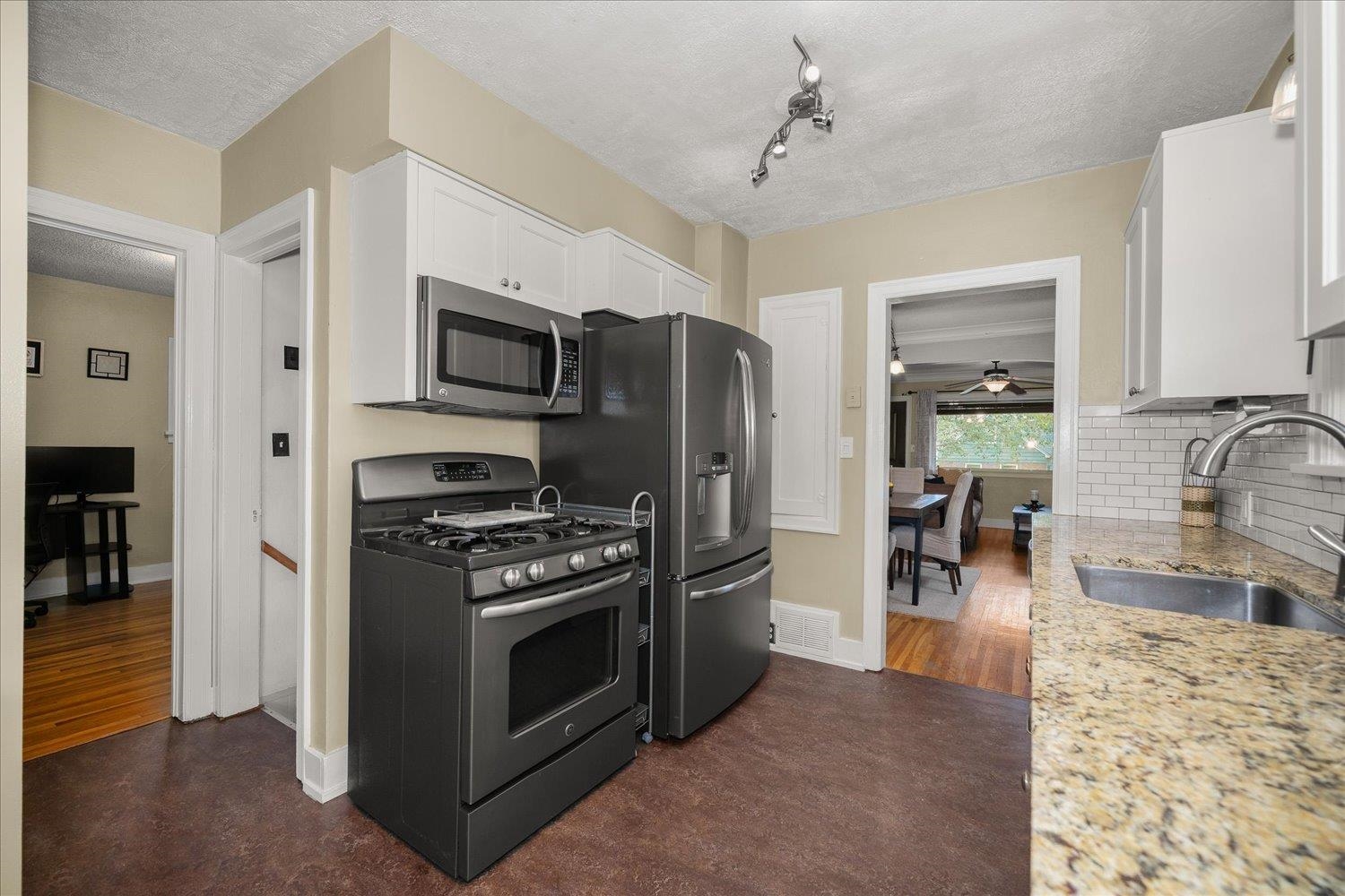 Spokane, Washington, 99203, United States, 3 Bedrooms Bedrooms, ,2 BathroomsBathrooms,Residential,For Sale,2001834