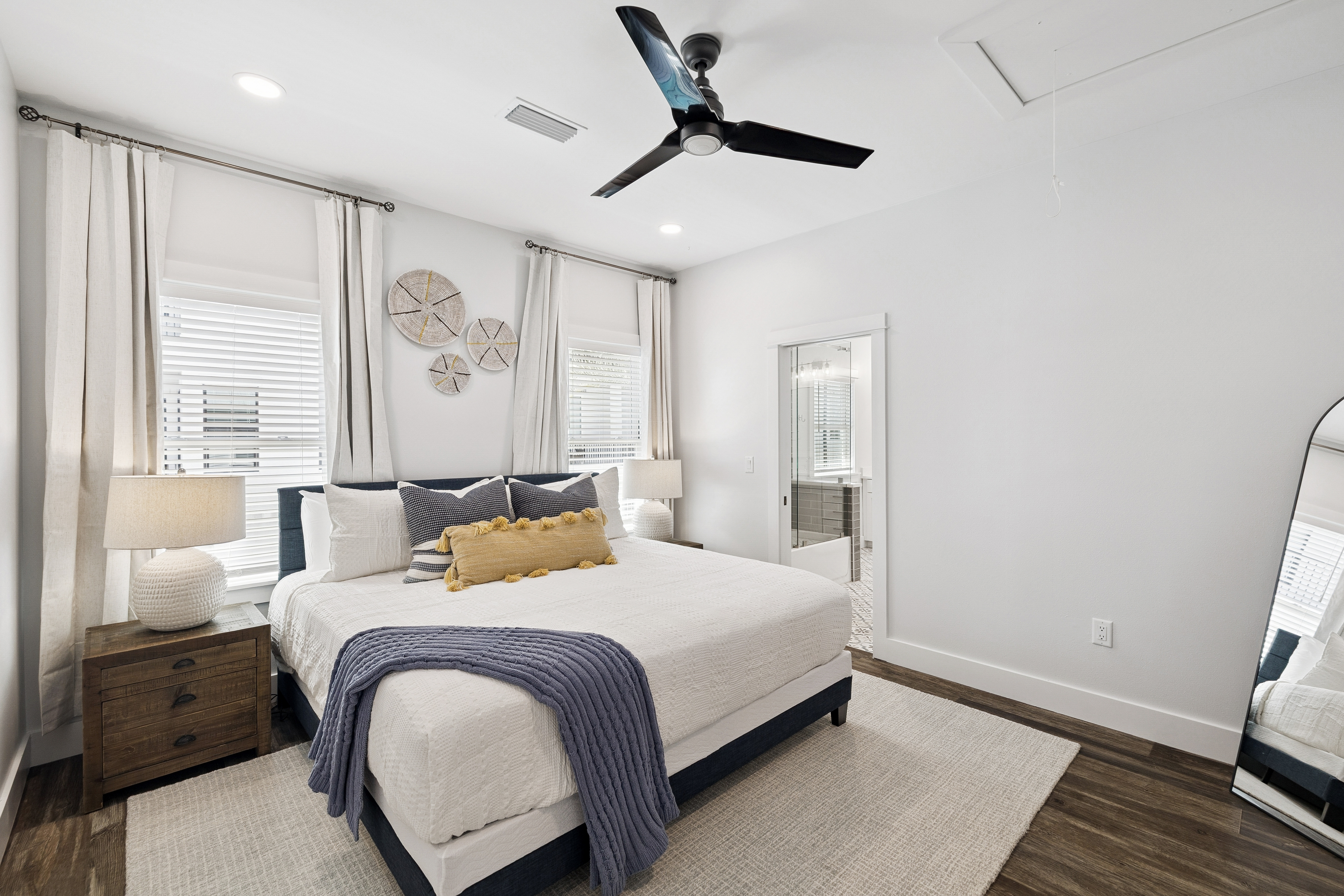  Completely Renovated Home On Half-Acre Lot Near Gulf Place - 物件實景