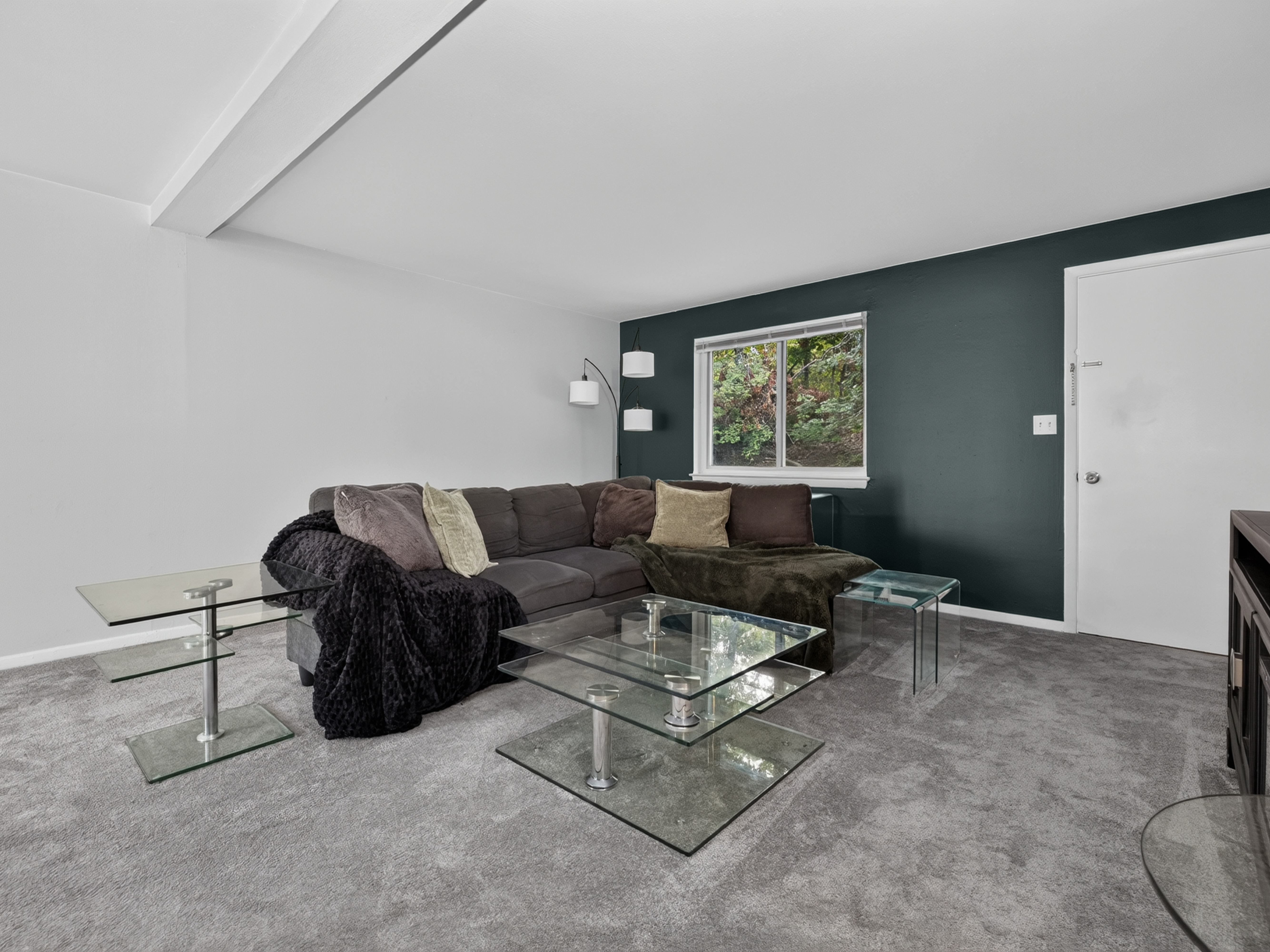  Discover comfortable one-floor living in this great location. - 物件實景