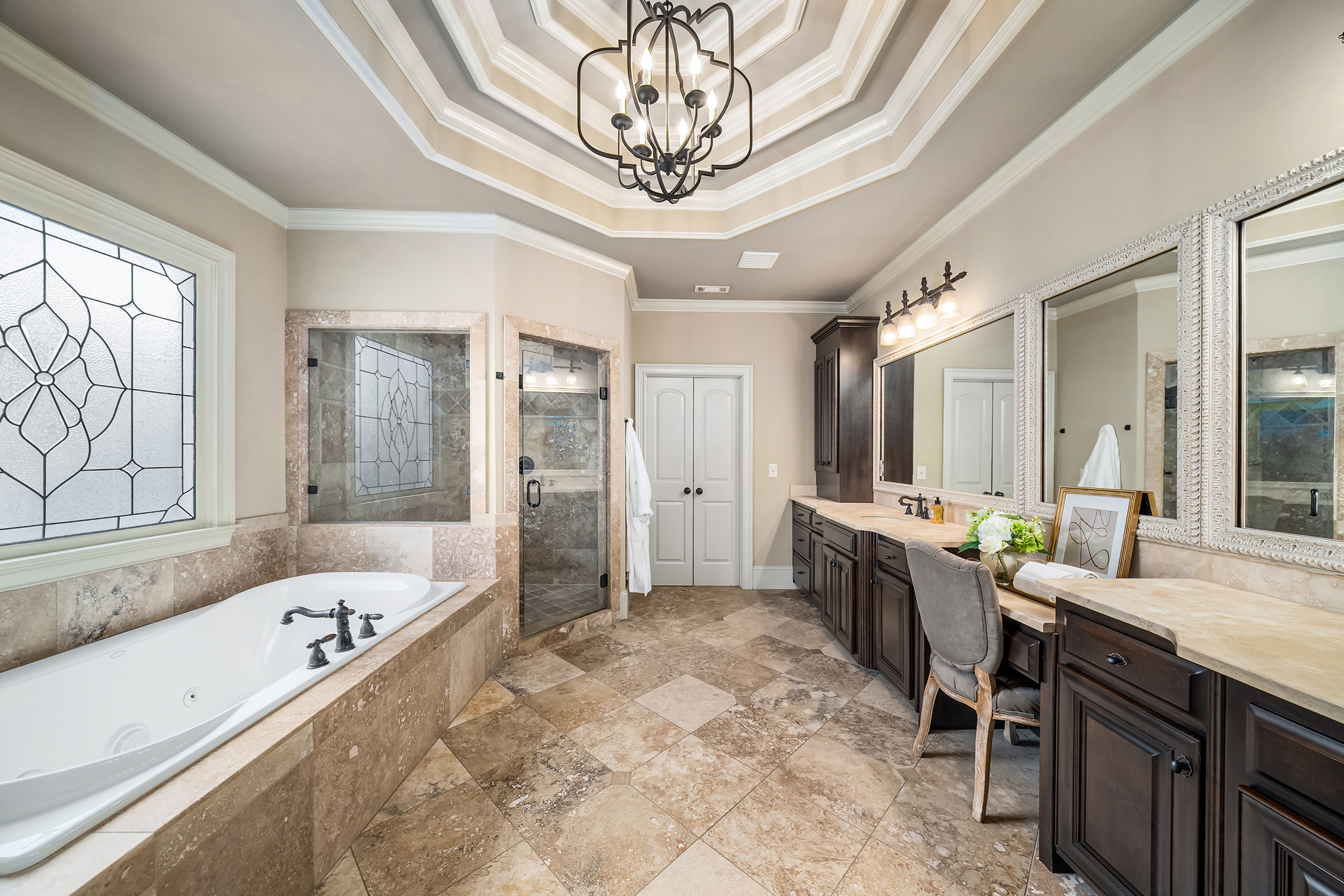  Meticulous Brick Estate Blends Timeless Architecture with Elevated Design - 物件實景