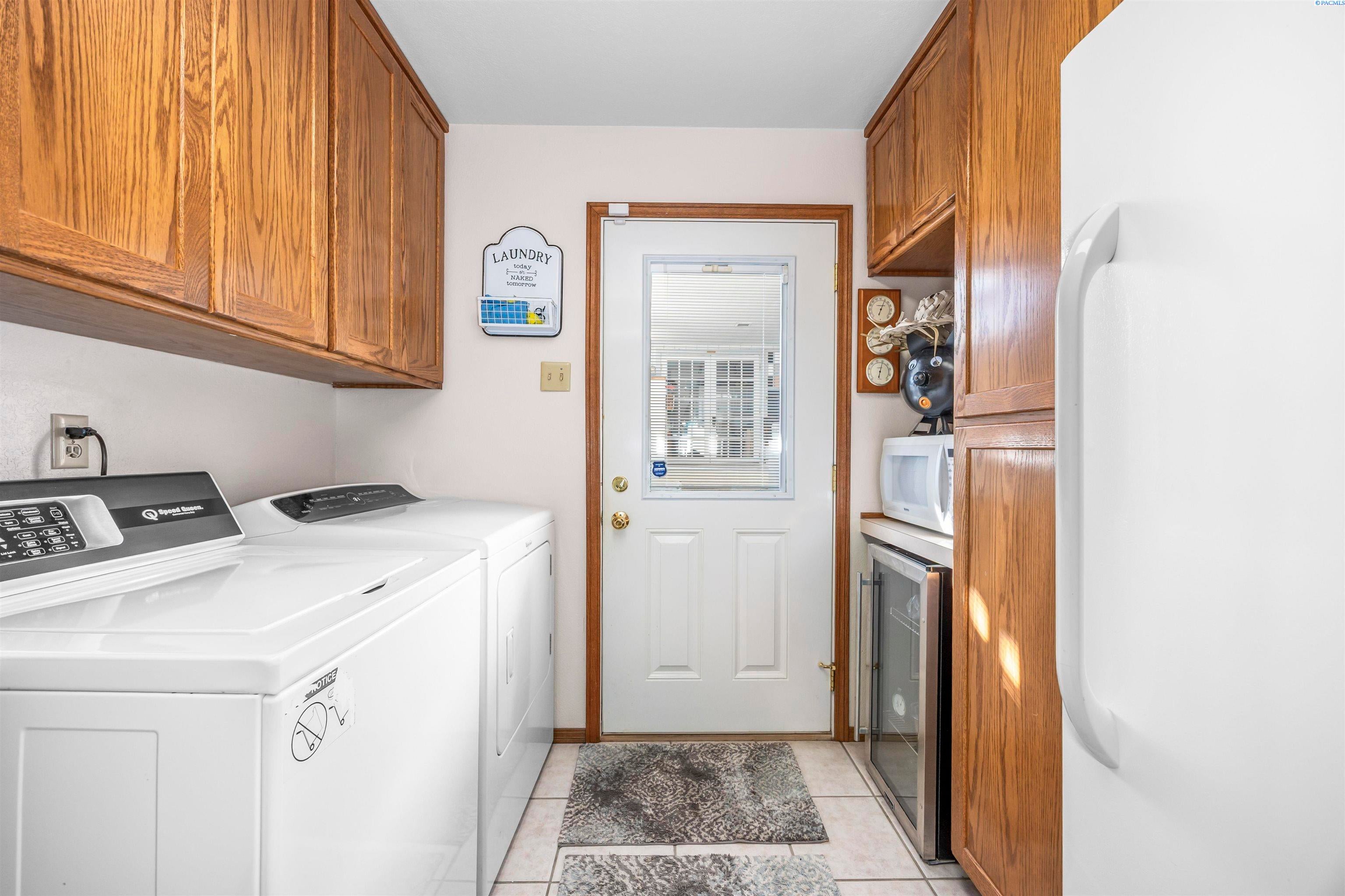 Prosser, Washington, 99350, United States, 4 Bedrooms Bedrooms, ,1 BathroomBathrooms,Residential,For Sale,1984108