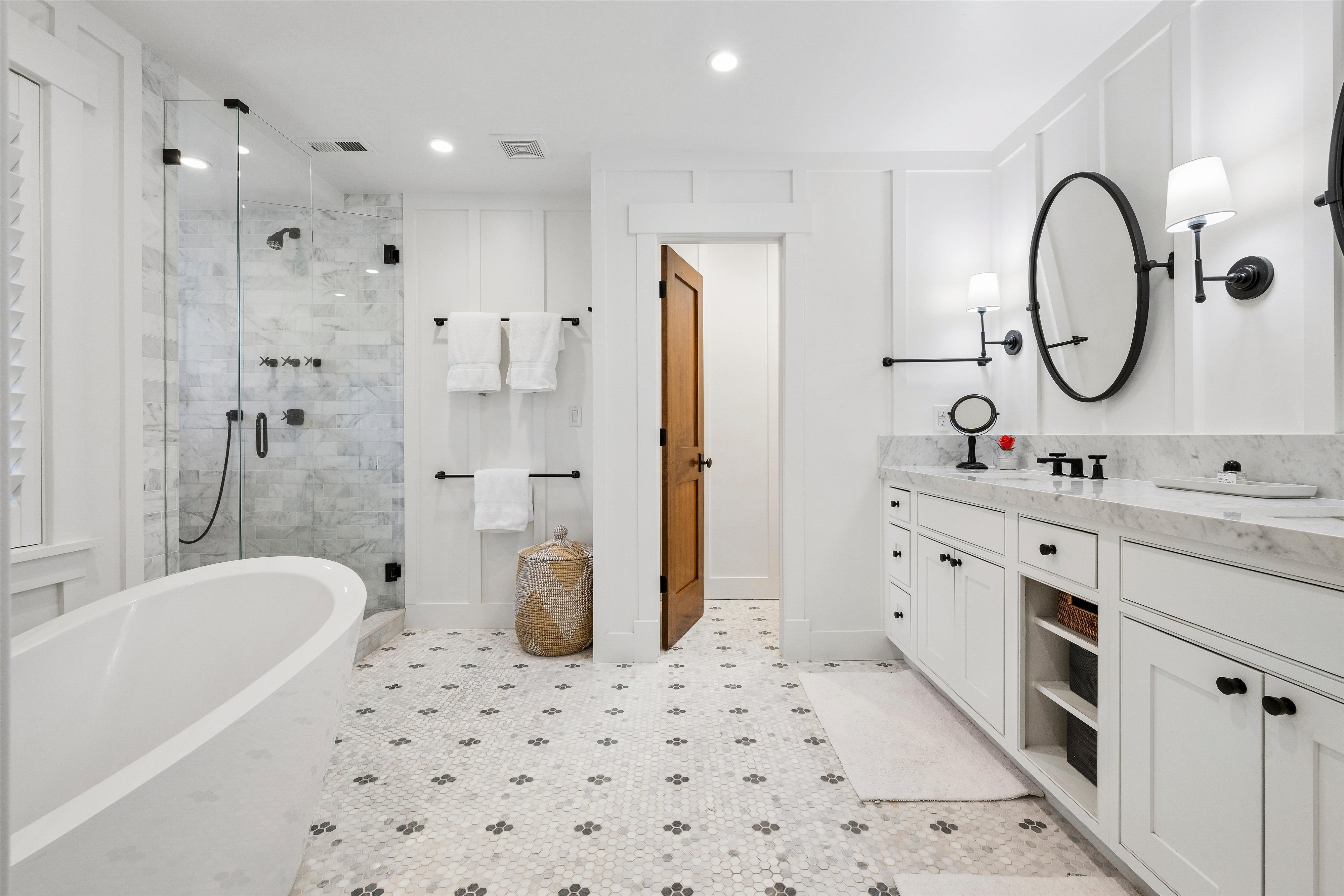  Exceptional residence offers refined living on a quiet, non cut-through street - 物件實景