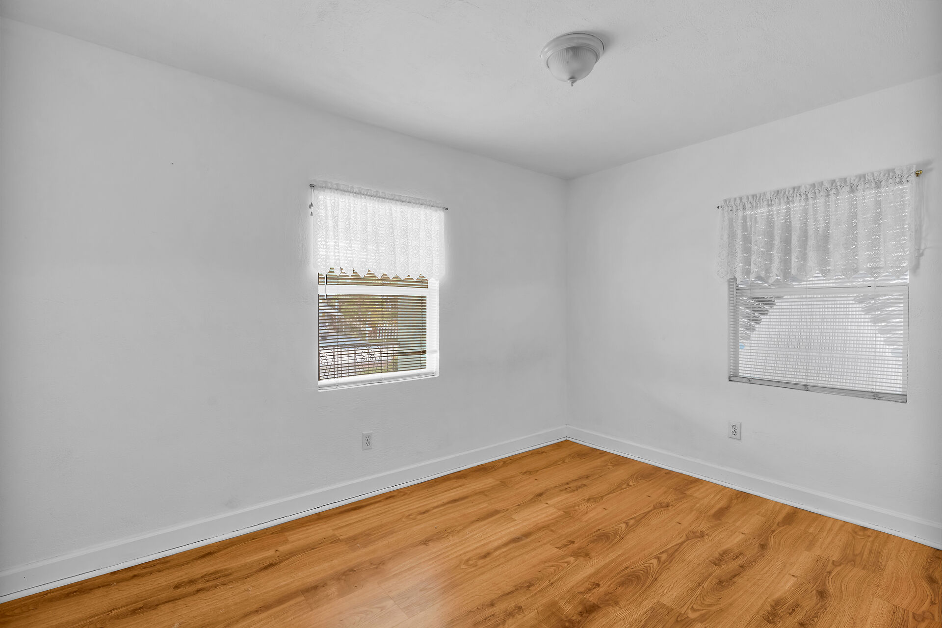  2804 Harris Ave - 物件實景