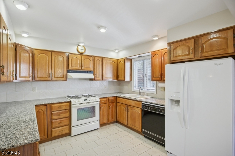 West Orange Twp., New Jersey, 07052, United States, 2 Bedrooms Bedrooms, ,2 BathroomsBathrooms,Residential,For Sale,1969241