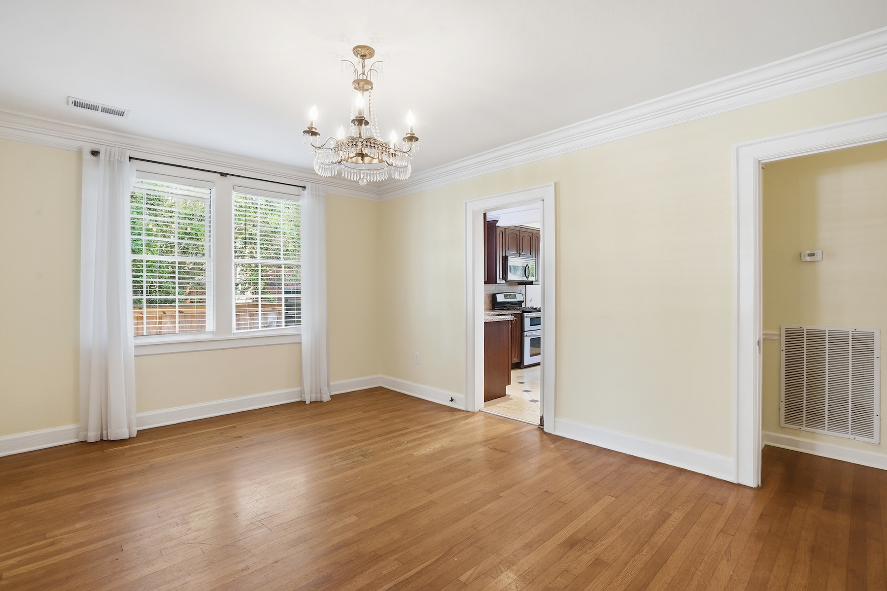  Charming Brick Bungalow in Ardsley Park with Modern Updates - 物件實景
