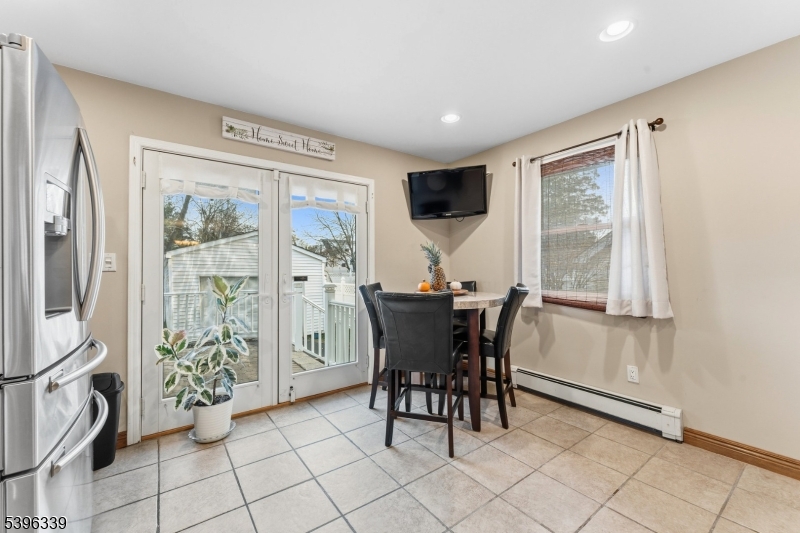 Dunellen Boro, New Jersey, 08812, United States, 3 Bedrooms Bedrooms, ,2 BathroomsBathrooms,Residential,For Sale,1991151