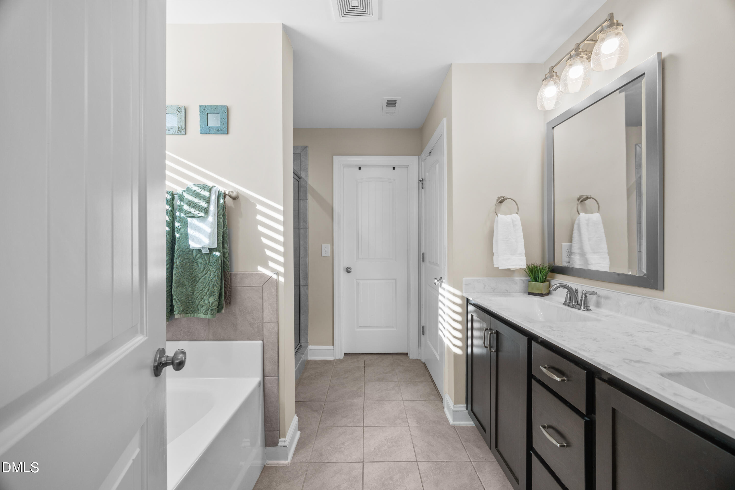 Fuquay Varina, North Carolina, 27526, United States, 5 Bedrooms Bedrooms, ,4 BathroomsBathrooms,Residential,For Sale,1990818