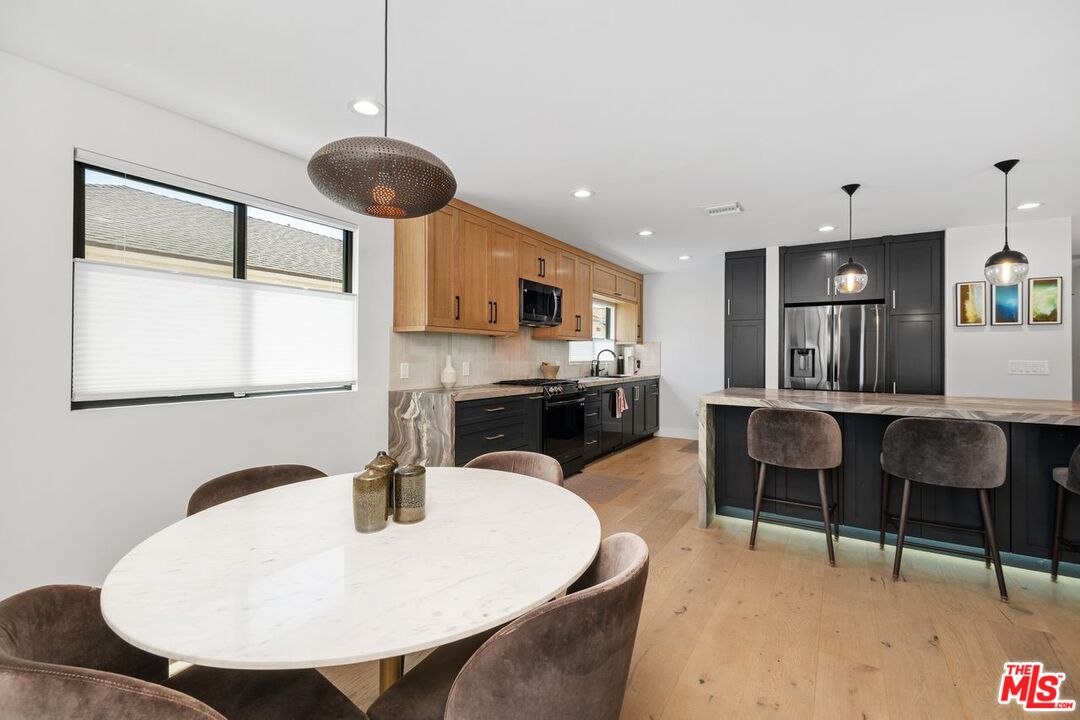 Culver City, California, 90232, United States, 3 Bedrooms Bedrooms, ,2 BathroomsBathrooms,Residential,For Sale,1911213