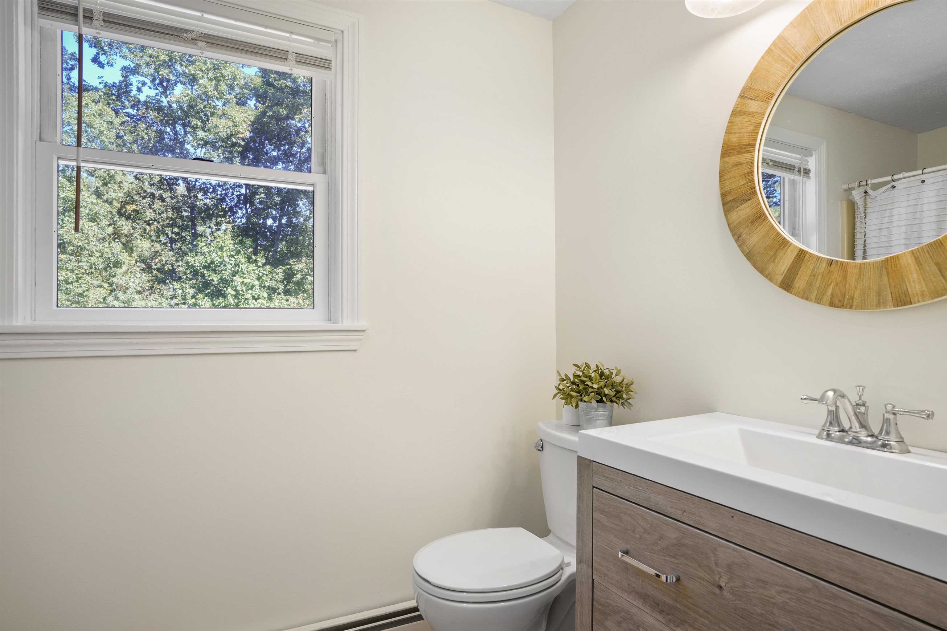 Plaistow, New Hampshire, 03865, United States, 4 Bedrooms Bedrooms, ,3 BathroomsBathrooms,Residential,For Sale,1987491