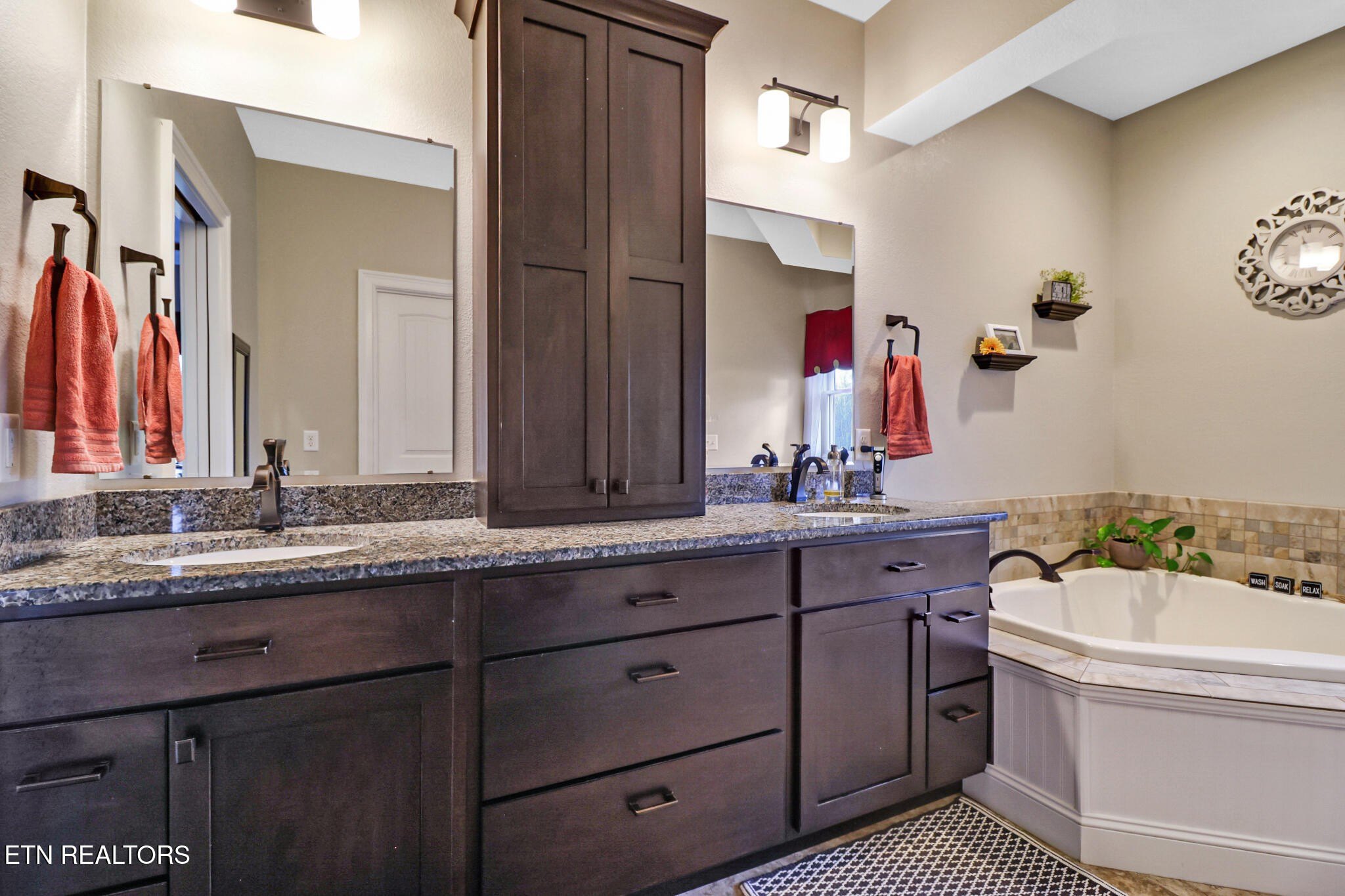 Crossville, Tennessee, 38555, United States, 4 Bedrooms Bedrooms, ,5 BathroomsBathrooms,Residential,For Sale,2005475