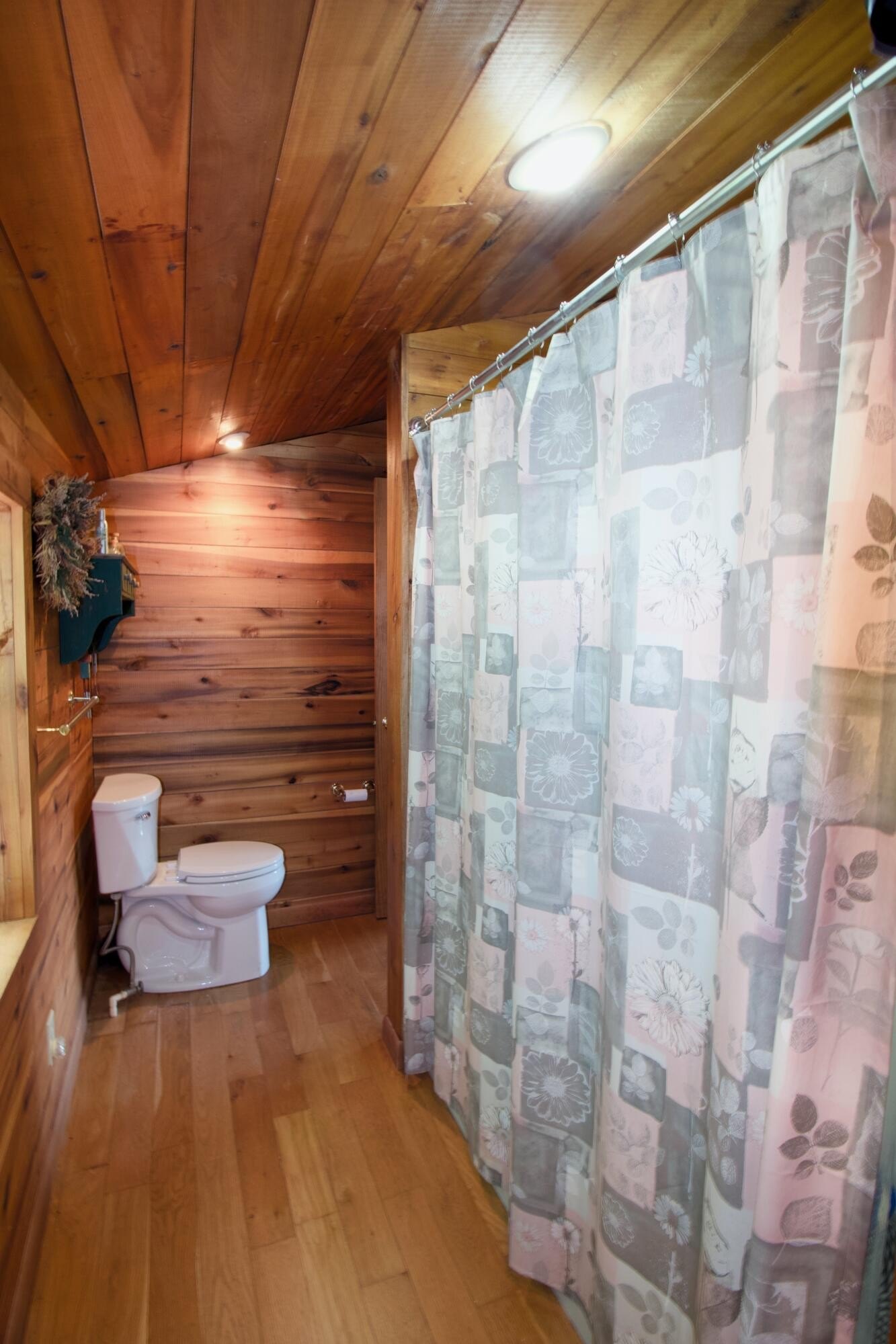 Hinton, West Virginia, 25951, United States, 3 Bedrooms Bedrooms, ,2 BathroomsBathrooms,Residential,For Sale,1847106