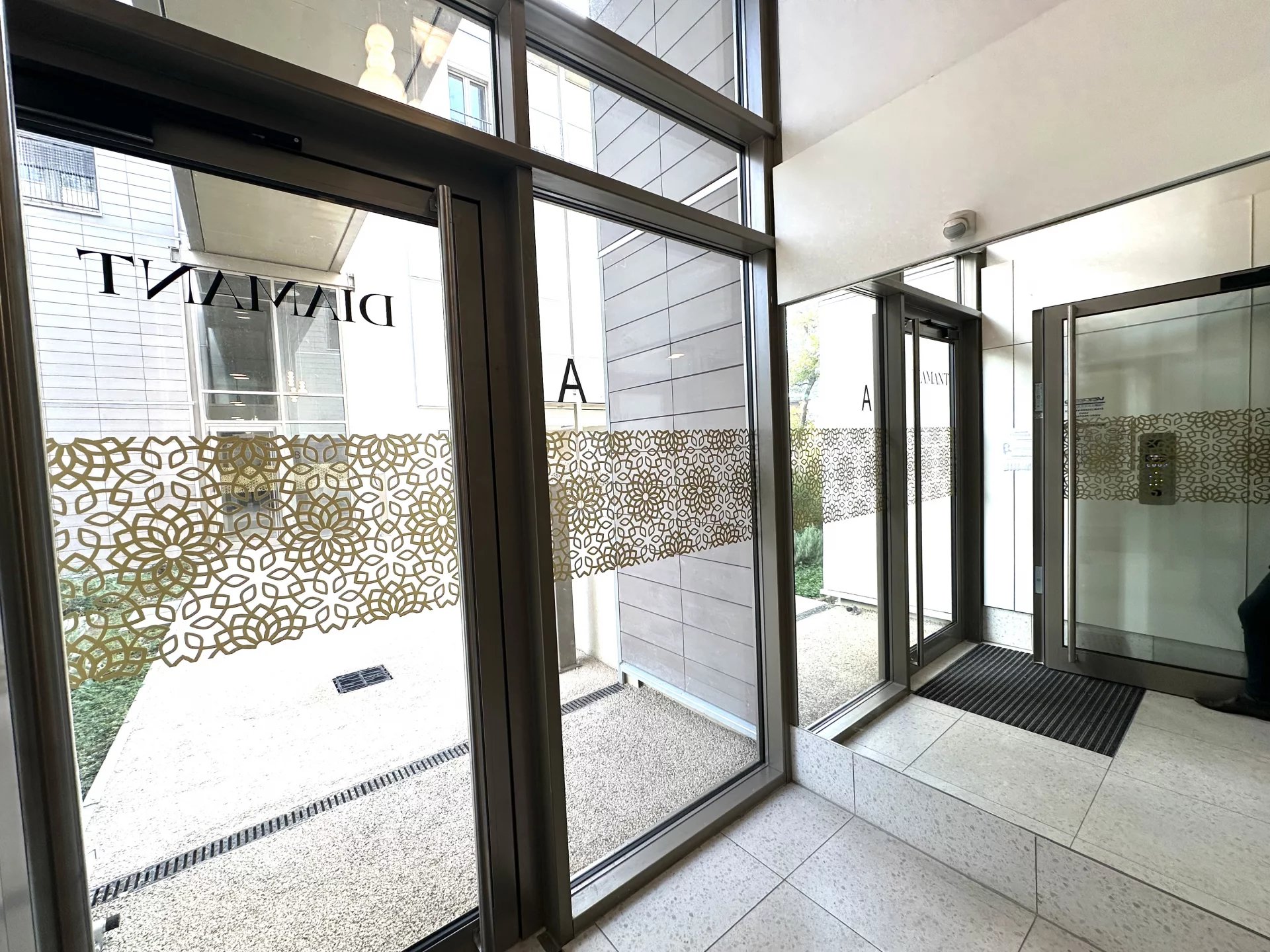 Le Vésinet, Île-de-France, 78110, FR, 2 Bedrooms Bedrooms, ,1 BathroomBathrooms,Residential,For Sale,1994507