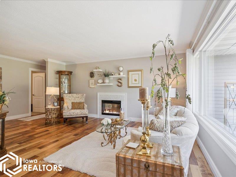 Burlington, Iowa, 52601, United States, 3 Bedrooms Bedrooms, ,3 BathroomsBathrooms,Residential,For Sale,1980074